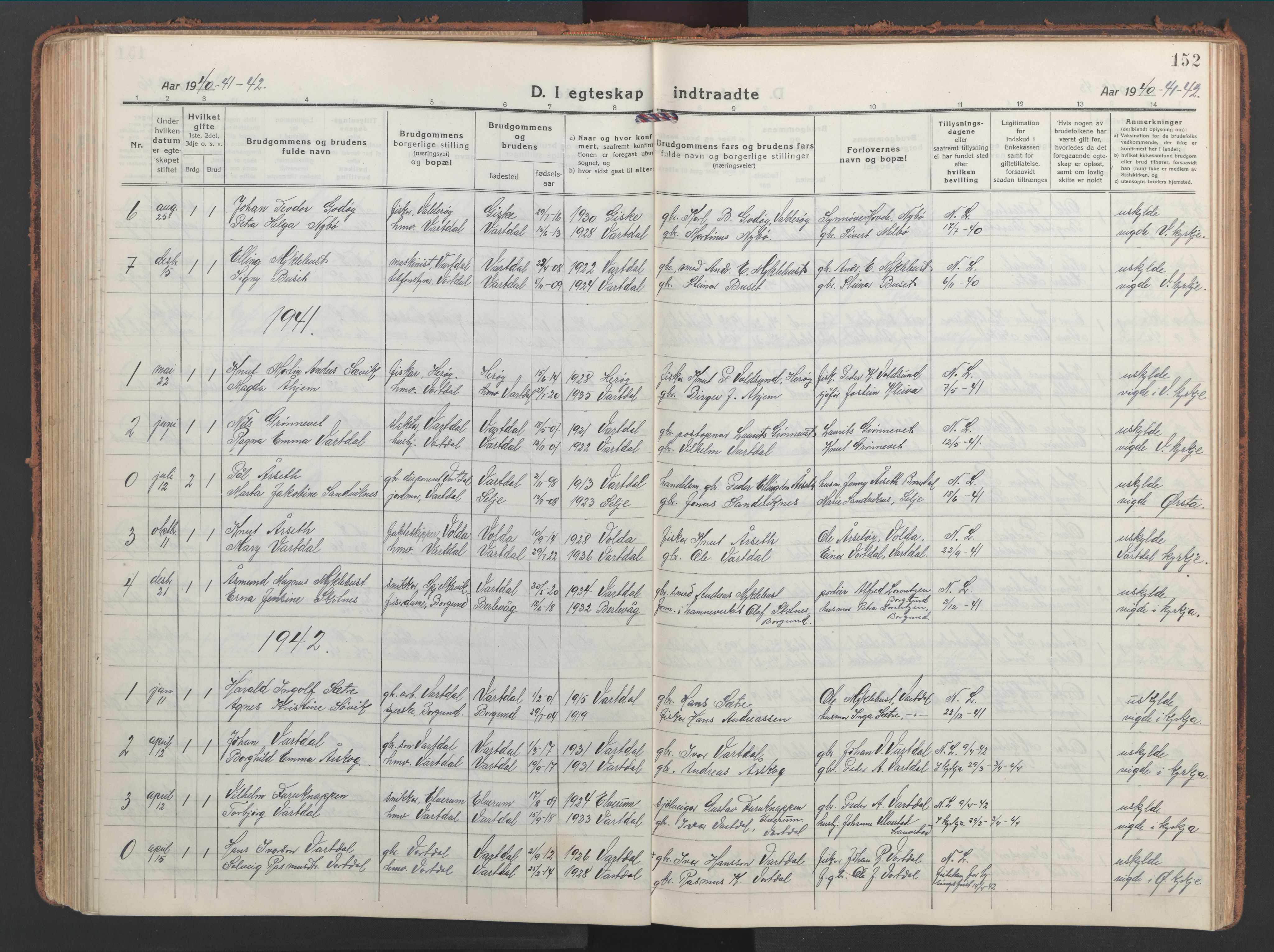 Ministerialprotokoller, klokkerbøker og fødselsregistre - Møre og Romsdal, AV/SAT-A-1454/514/L0202: Parish register (copy) no. 514C02, 1916-1944, p. 152