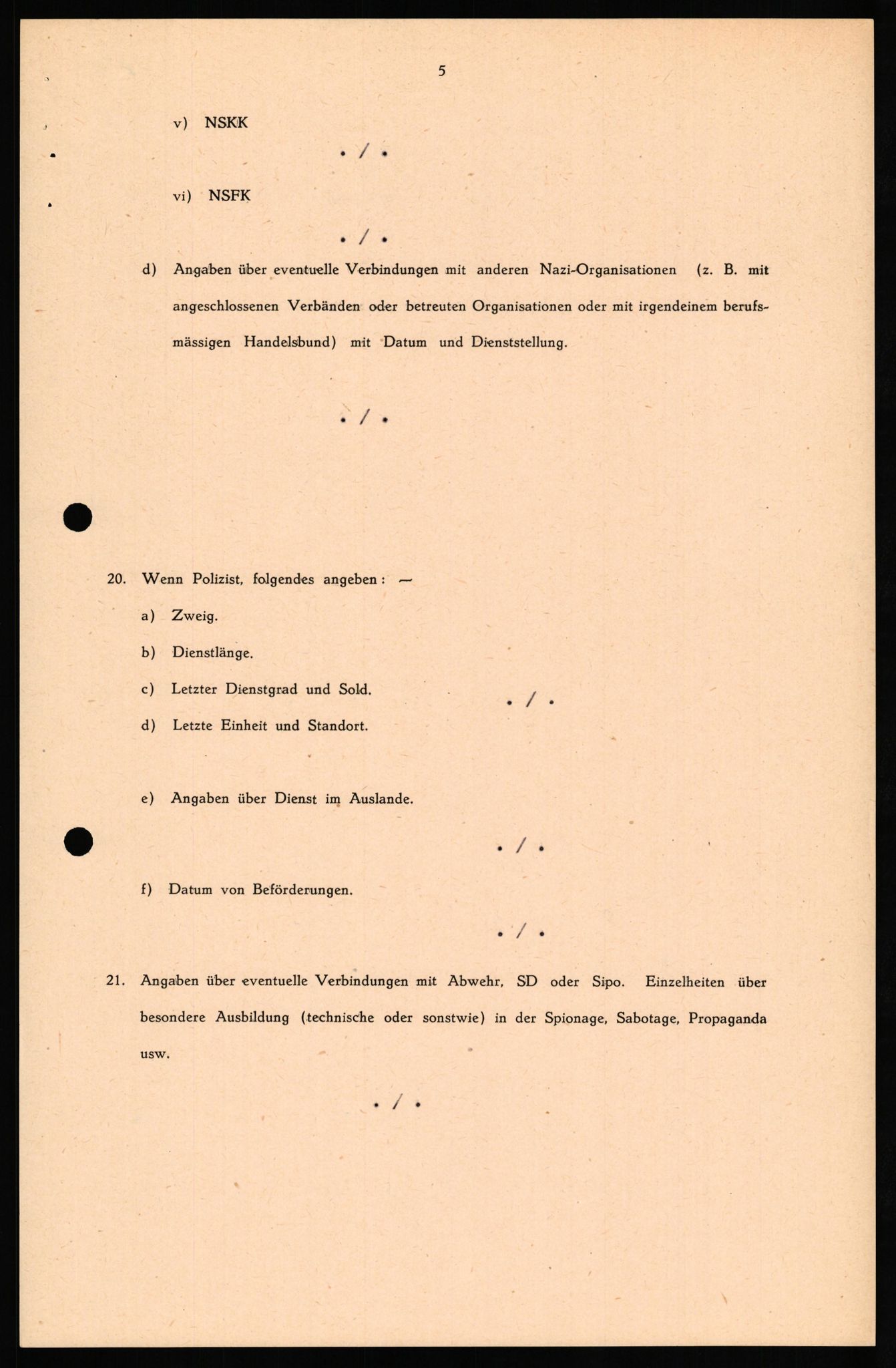 Forsvaret, Forsvarets overkommando II, RA/RAFA-3915/D/Db/L0027: CI Questionaires. Tyske okkupasjonsstyrker i Norge. Tyskere., 1945-1946, p. 399