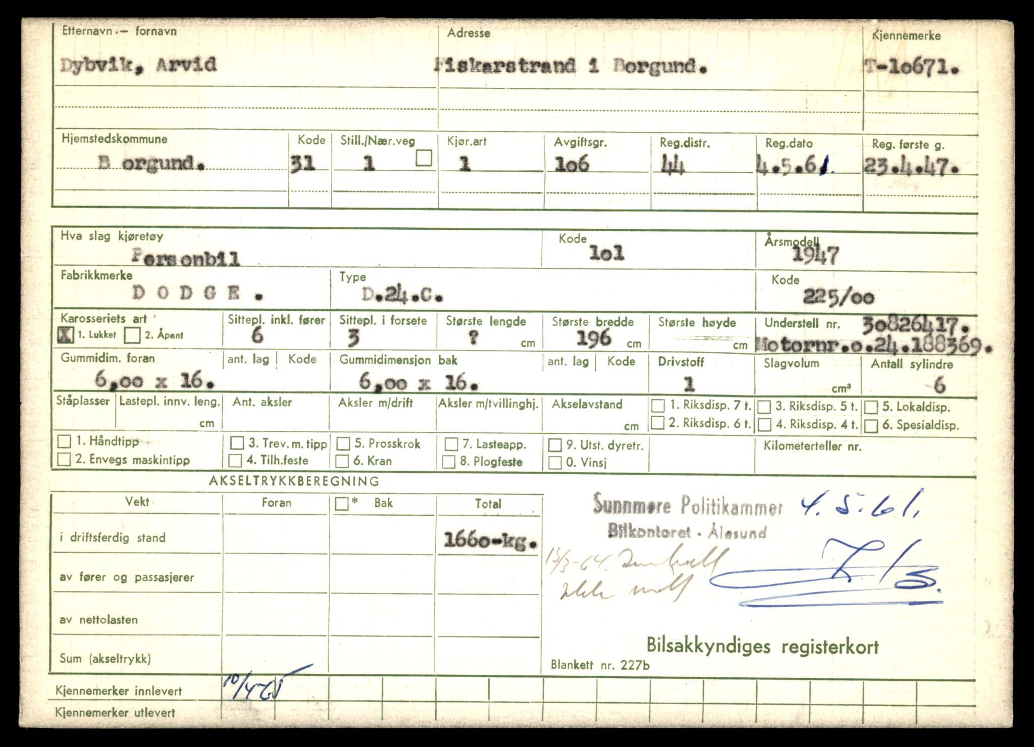 Møre og Romsdal vegkontor - Ålesund trafikkstasjon, SAT/A-4099/F/Fe/L0022: Registreringskort for kjøretøy T 10584 - T 10694, 1927-1998, p. 2415