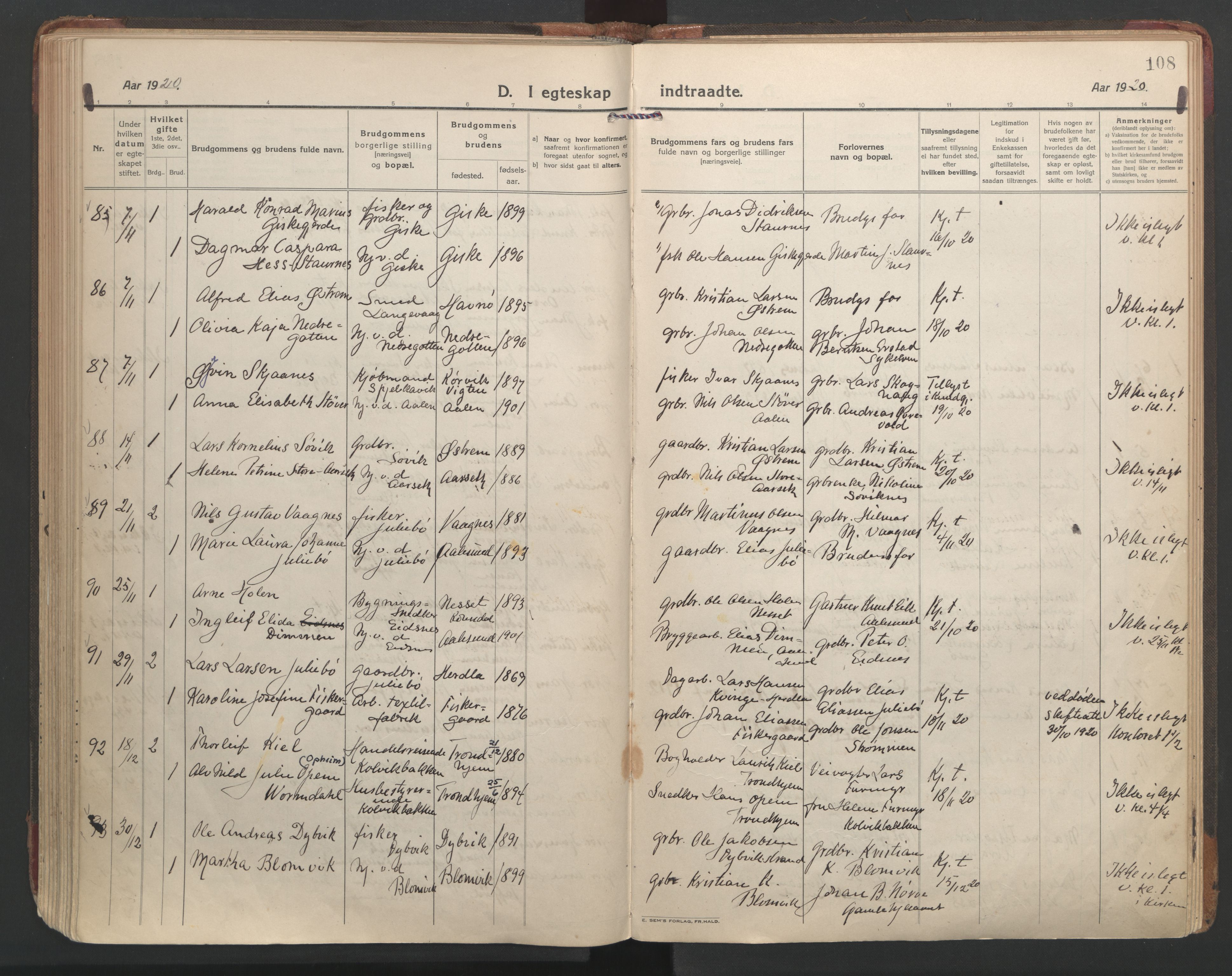 Ministerialprotokoller, klokkerbøker og fødselsregistre - Møre og Romsdal, SAT/A-1454/528/L0412: Parish register (official) no. 528A21, 1920-1926, p. 108