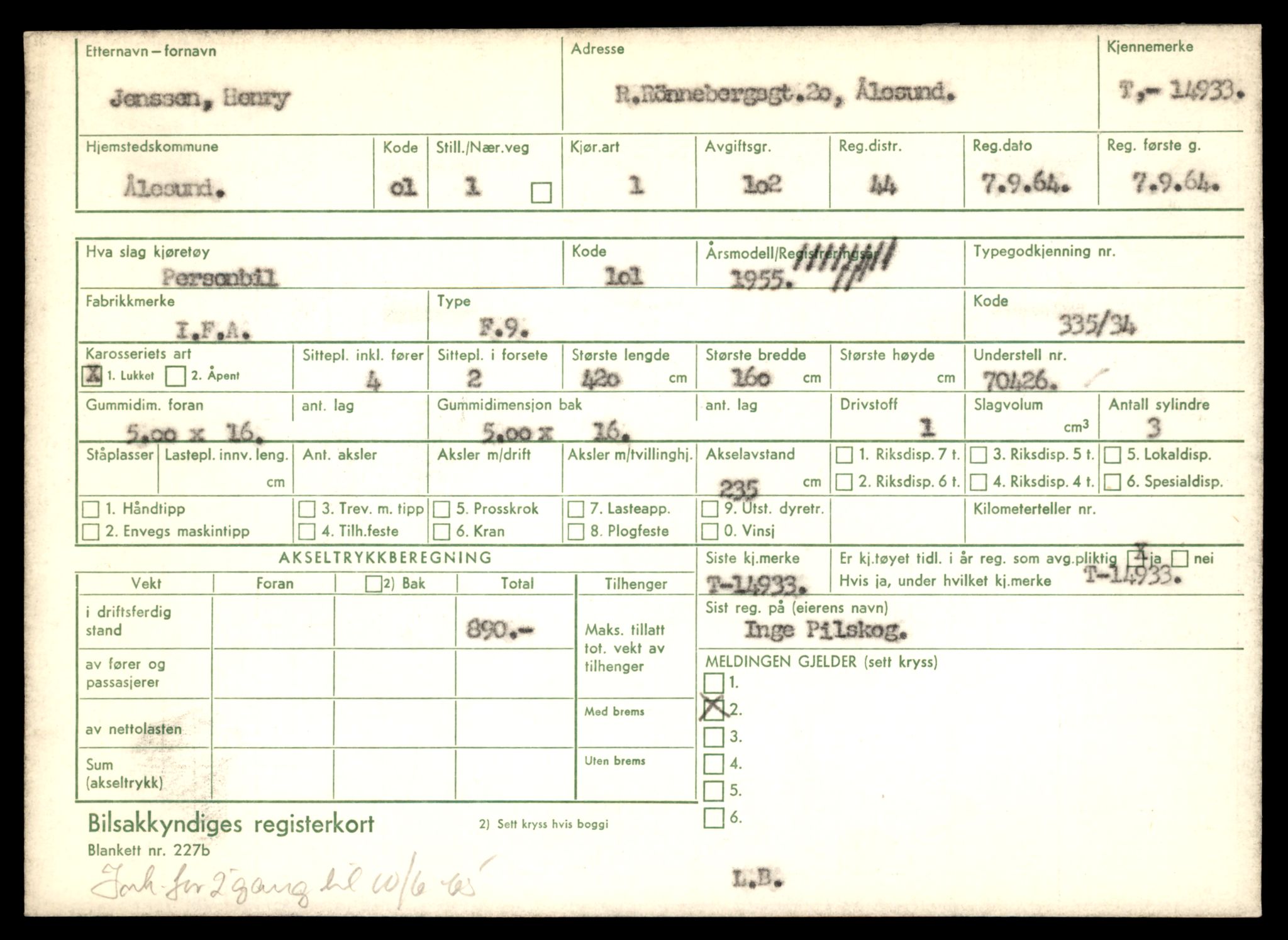 Møre og Romsdal vegkontor - Ålesund trafikkstasjon, AV/SAT-A-4099/F/Fe/L0049: Registreringskort for kjøretøy T 14864 - T 18613, 1927-1998, p. 1599