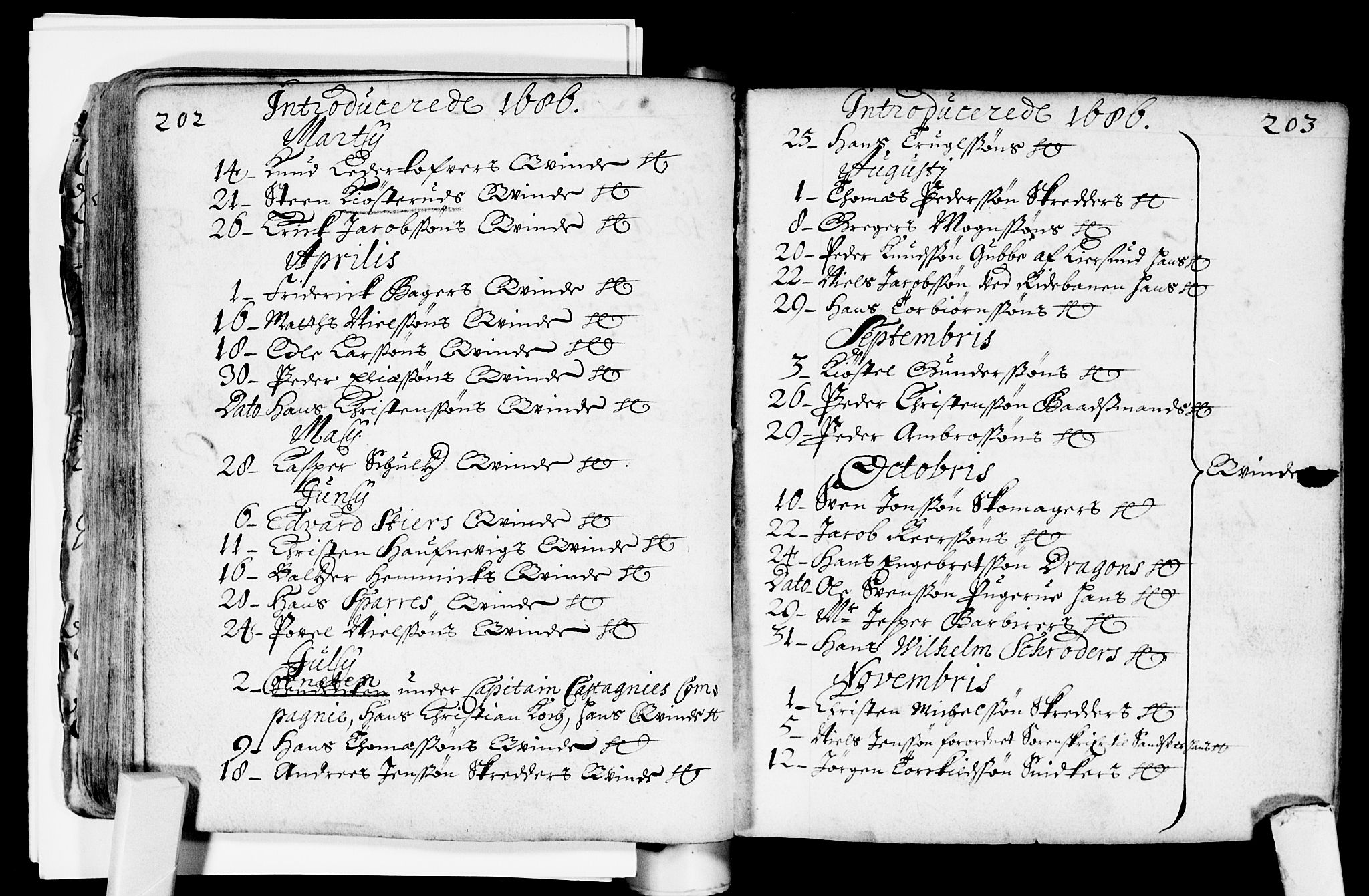 Bragernes kirkebøker, SAKO/A-6/F/Fa/L0002: Parish register (official) no. I 2, 1680-1705, p. 202-203