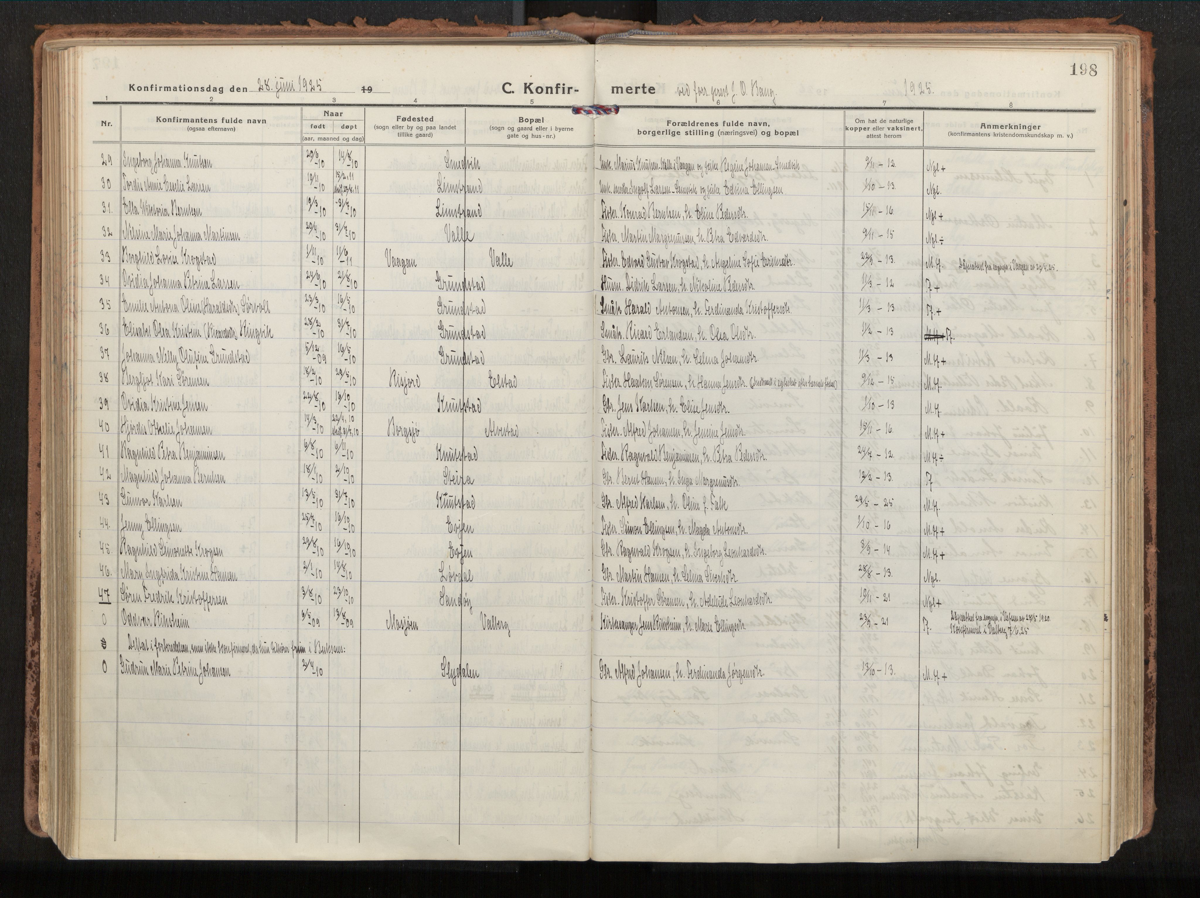 Ministerialprotokoller, klokkerbøker og fødselsregistre - Nordland, SAT/A-1459/880/L1136: Parish register (official) no. 880A10, 1919-1927, p. 198