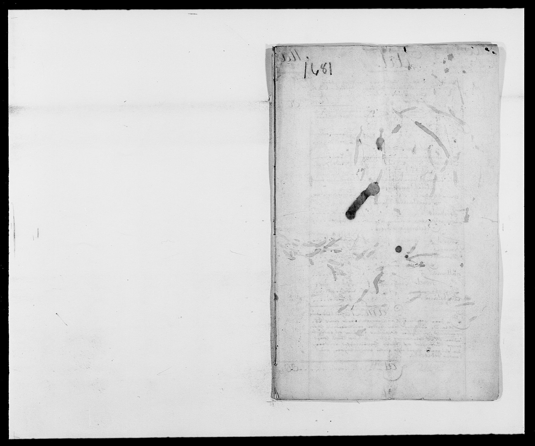 Rentekammeret inntil 1814, Reviderte regnskaper, Fogderegnskap, RA/EA-4092/R42/L2541: Mandal fogderi, 1681-1684, p. 1