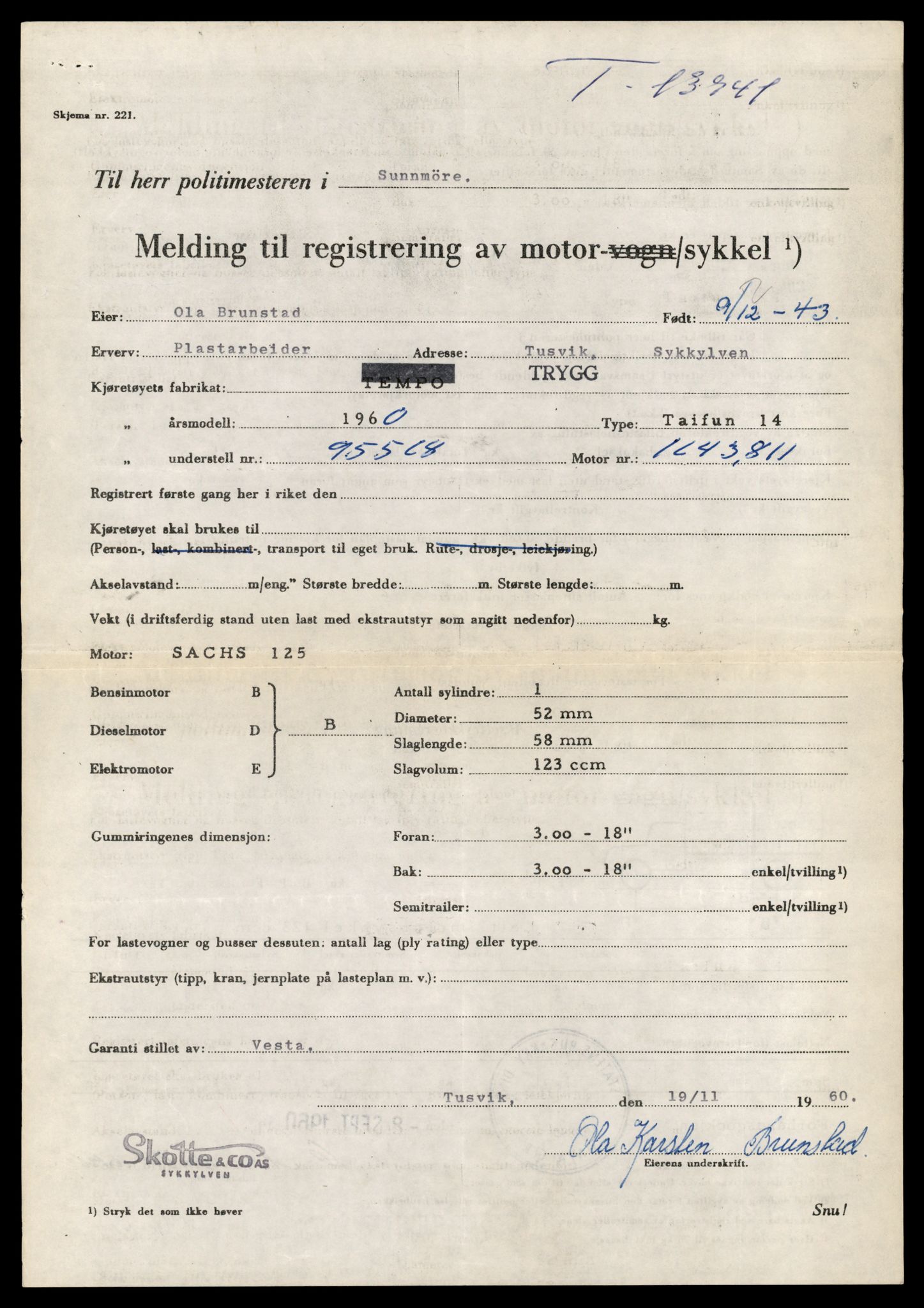 Møre og Romsdal vegkontor - Ålesund trafikkstasjon, AV/SAT-A-4099/F/Fe/L0042: Registreringskort for kjøretøy T 13906 - T 14079, 1927-1998, p. 626