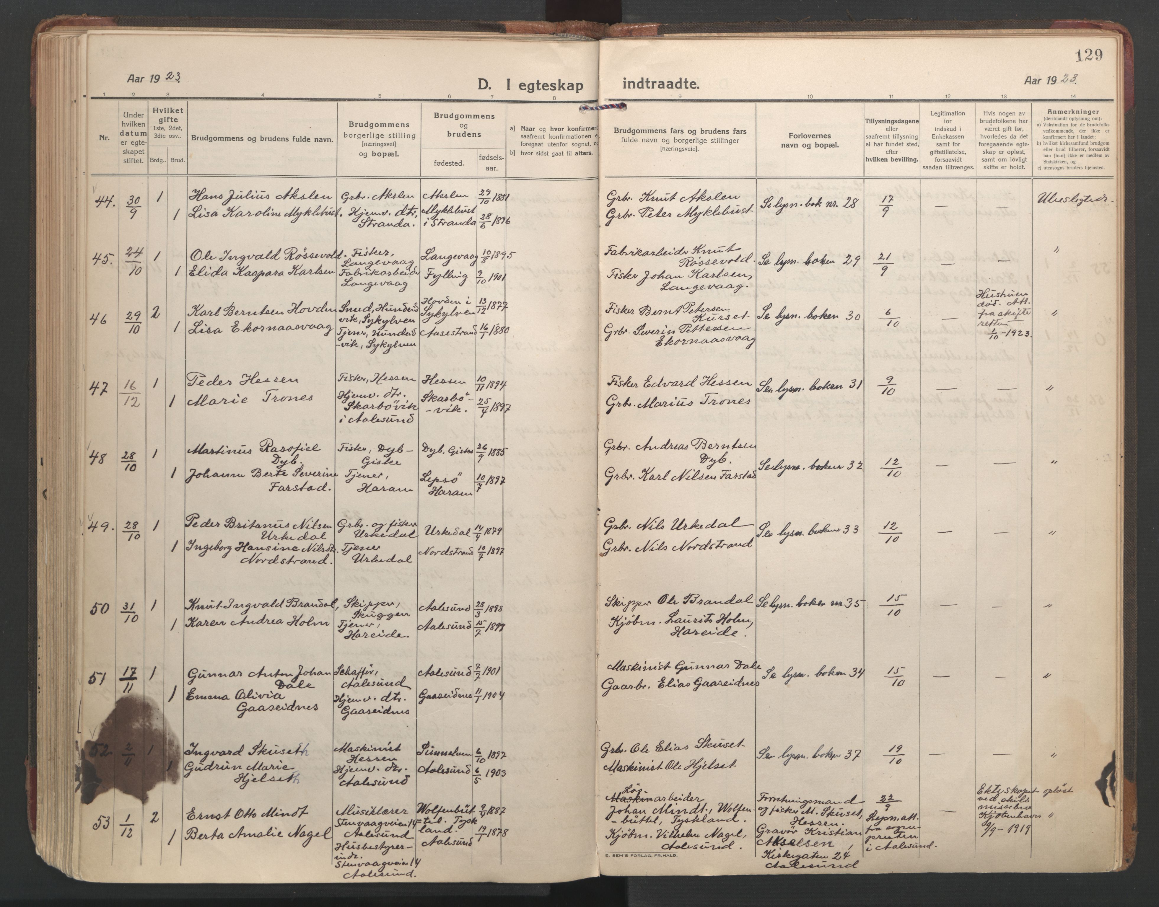 Ministerialprotokoller, klokkerbøker og fødselsregistre - Møre og Romsdal, AV/SAT-A-1454/528/L0412: Parish register (official) no. 528A21, 1920-1926, p. 129