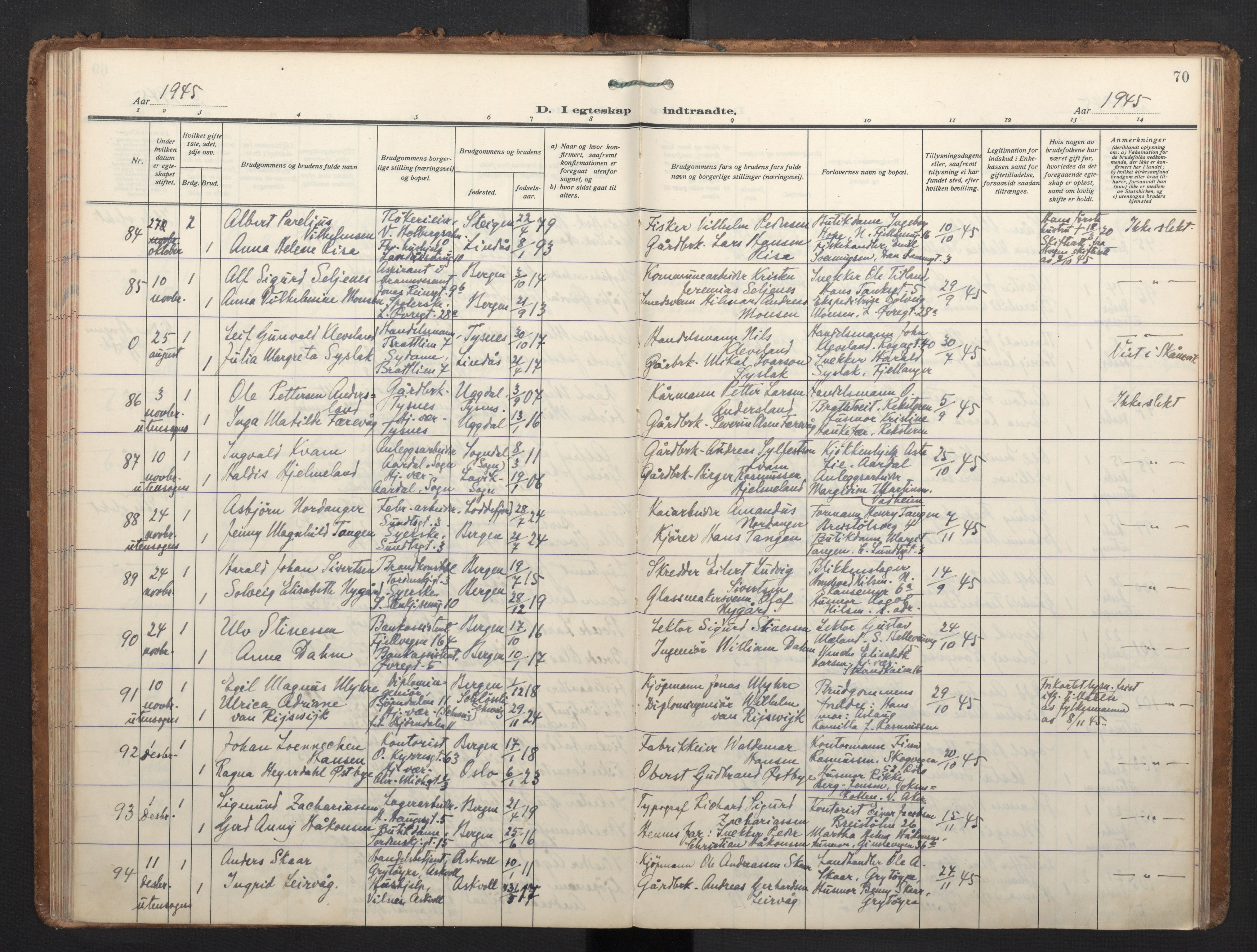 Korskirken sokneprestembete, AV/SAB-A-76101/H/Haa/L0040: Parish register (official) no. D 7, 1938-1952, p. 69b-70a