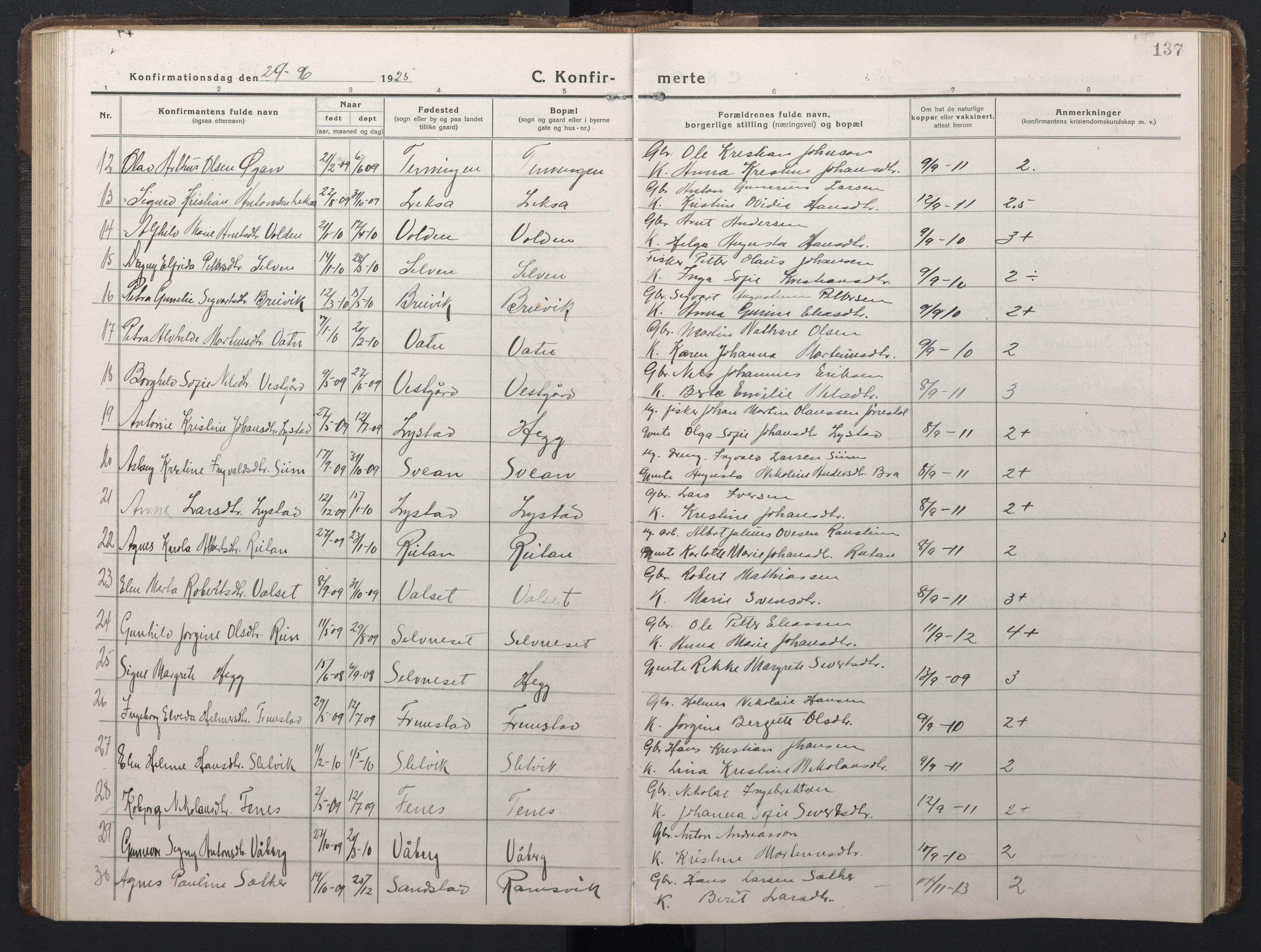 Ministerialprotokoller, klokkerbøker og fødselsregistre - Sør-Trøndelag, SAT/A-1456/662/L0758: Parish register (copy) no. 662C03, 1918-1948, p. 137