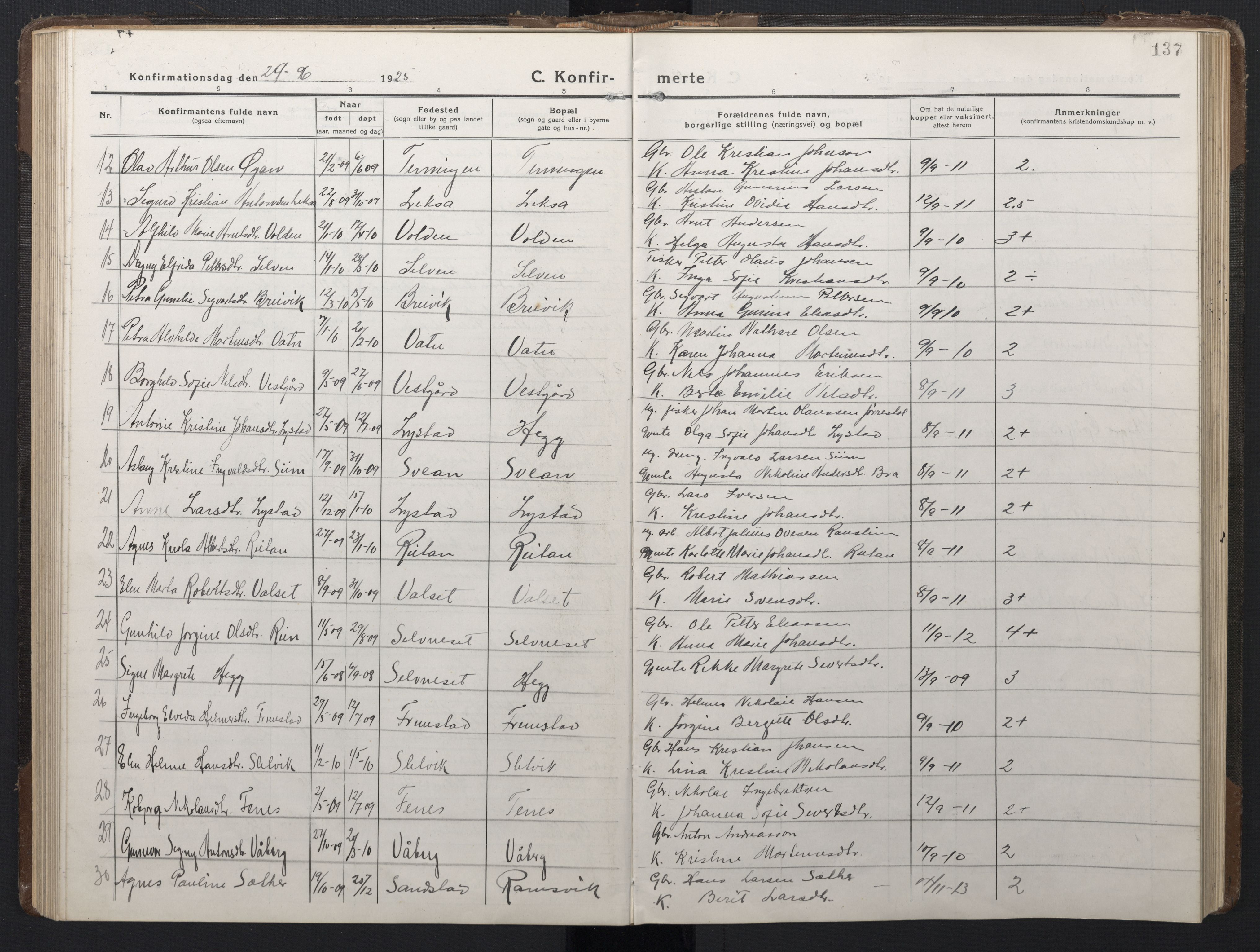 Ministerialprotokoller, klokkerbøker og fødselsregistre - Sør-Trøndelag, AV/SAT-A-1456/662/L0758: Parish register (copy) no. 662C03, 1918-1948, p. 137