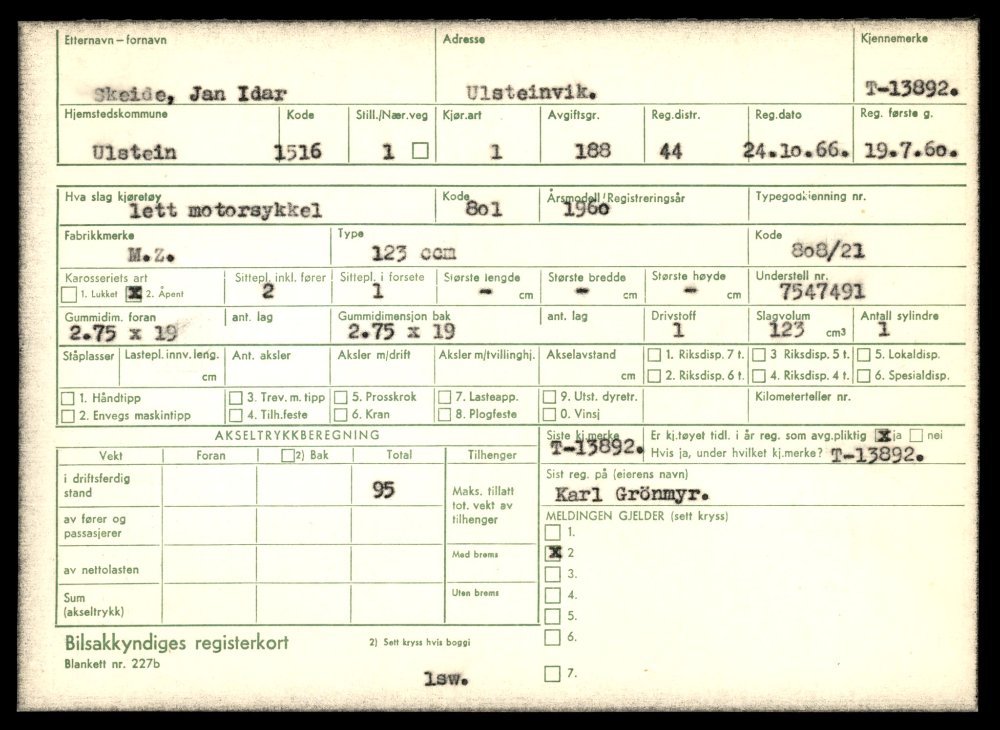 Møre og Romsdal vegkontor - Ålesund trafikkstasjon, AV/SAT-A-4099/F/Fe/L0041: Registreringskort for kjøretøy T 13710 - T 13905, 1927-1998, p. 3159
