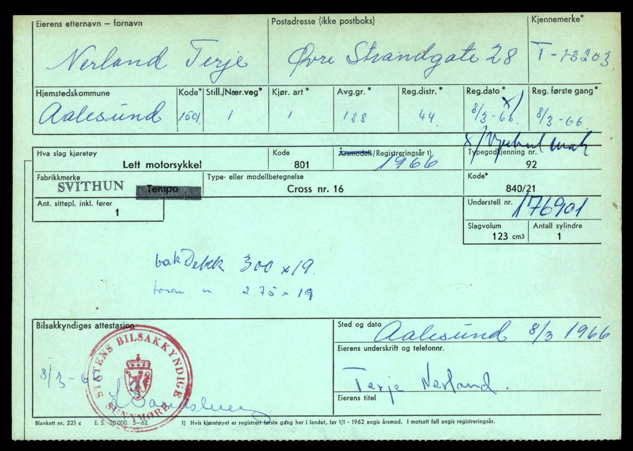 Møre og Romsdal vegkontor - Ålesund trafikkstasjon, AV/SAT-A-4099/F/Fe/L0038: Registreringskort for kjøretøy T 13180 - T 13360, 1927-1998, p. 365