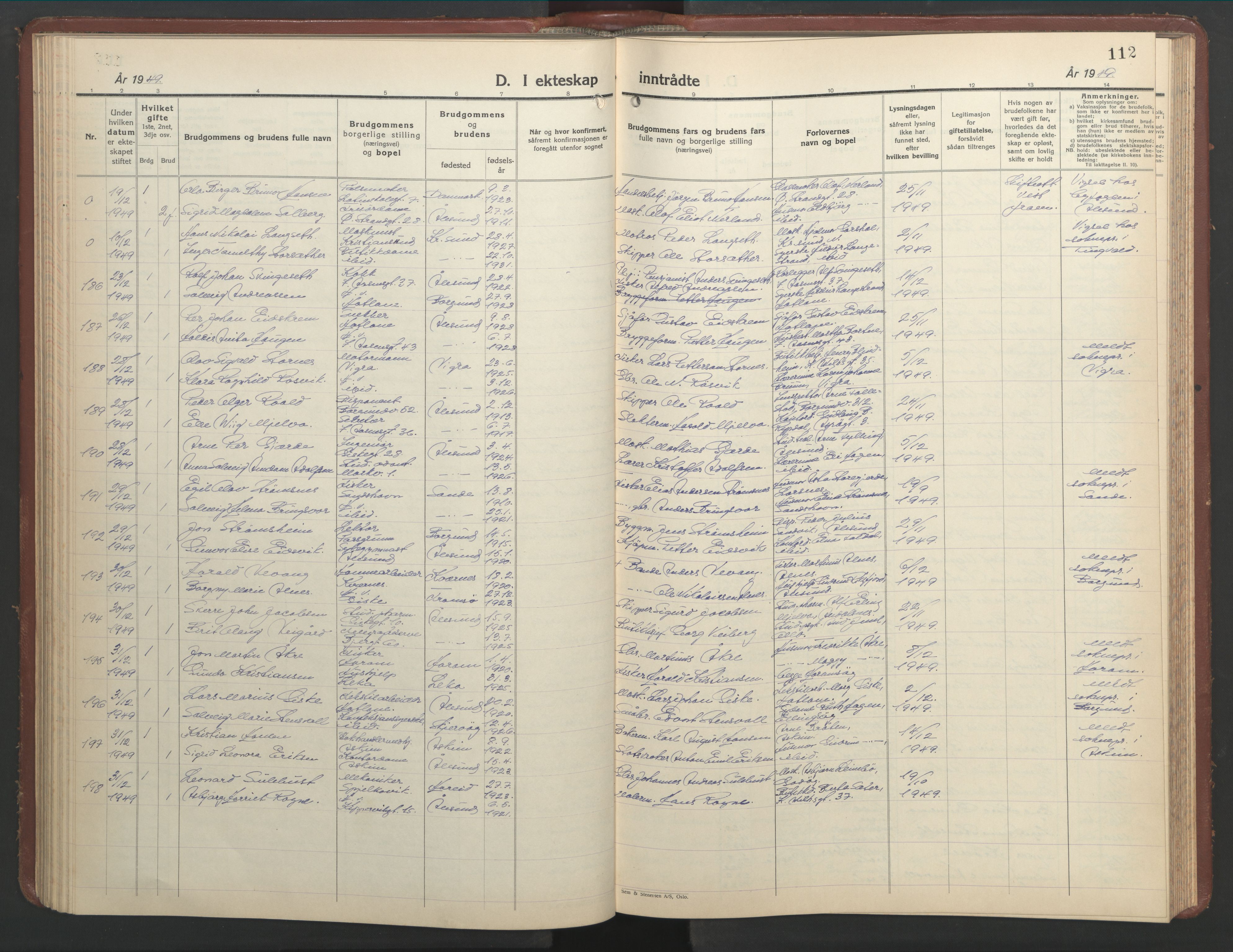 Ministerialprotokoller, klokkerbøker og fødselsregistre - Møre og Romsdal, AV/SAT-A-1454/529/L0479: Parish register (copy) no. 529C16, 1941-1950, p. 112