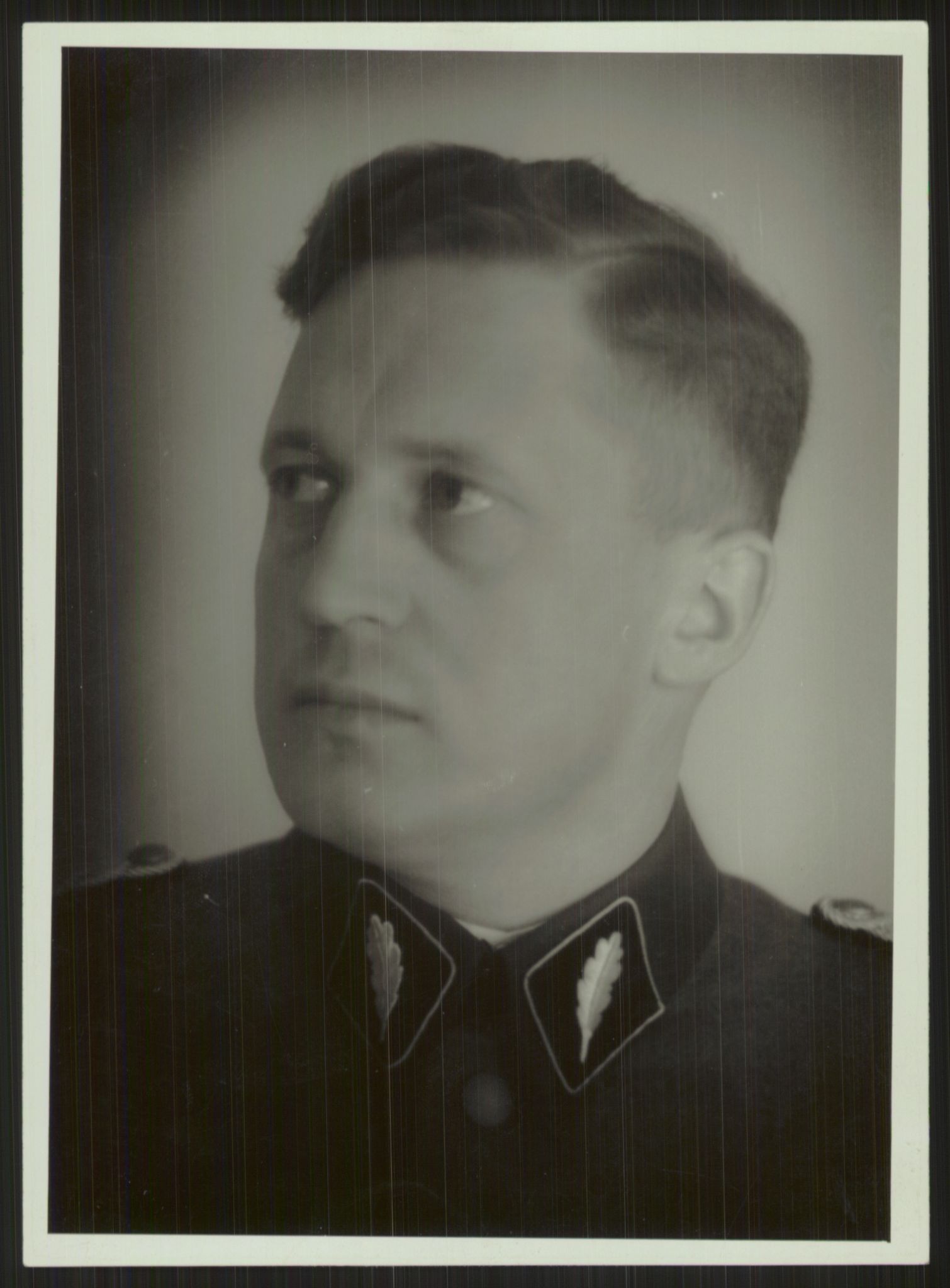 Forsvaret, Forsvarets overkommando II, AV/RA-RAFA-3915/D/Db/L0023: CI Questionaires. Tyske okkupasjonsstyrker i Norge. Tyskere., 1945-1946, p. 112