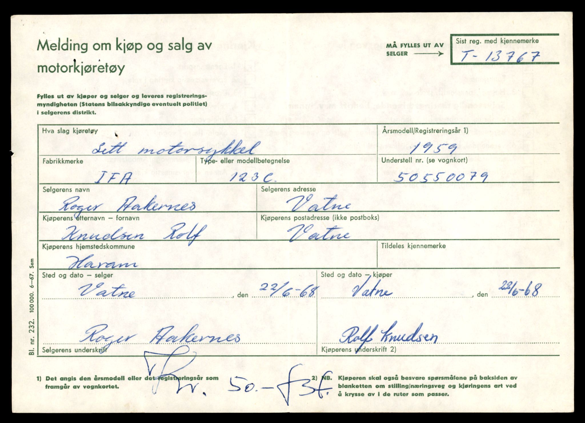 Møre og Romsdal vegkontor - Ålesund trafikkstasjon, AV/SAT-A-4099/F/Fe/L0041: Registreringskort for kjøretøy T 13710 - T 13905, 1927-1998, p. 979