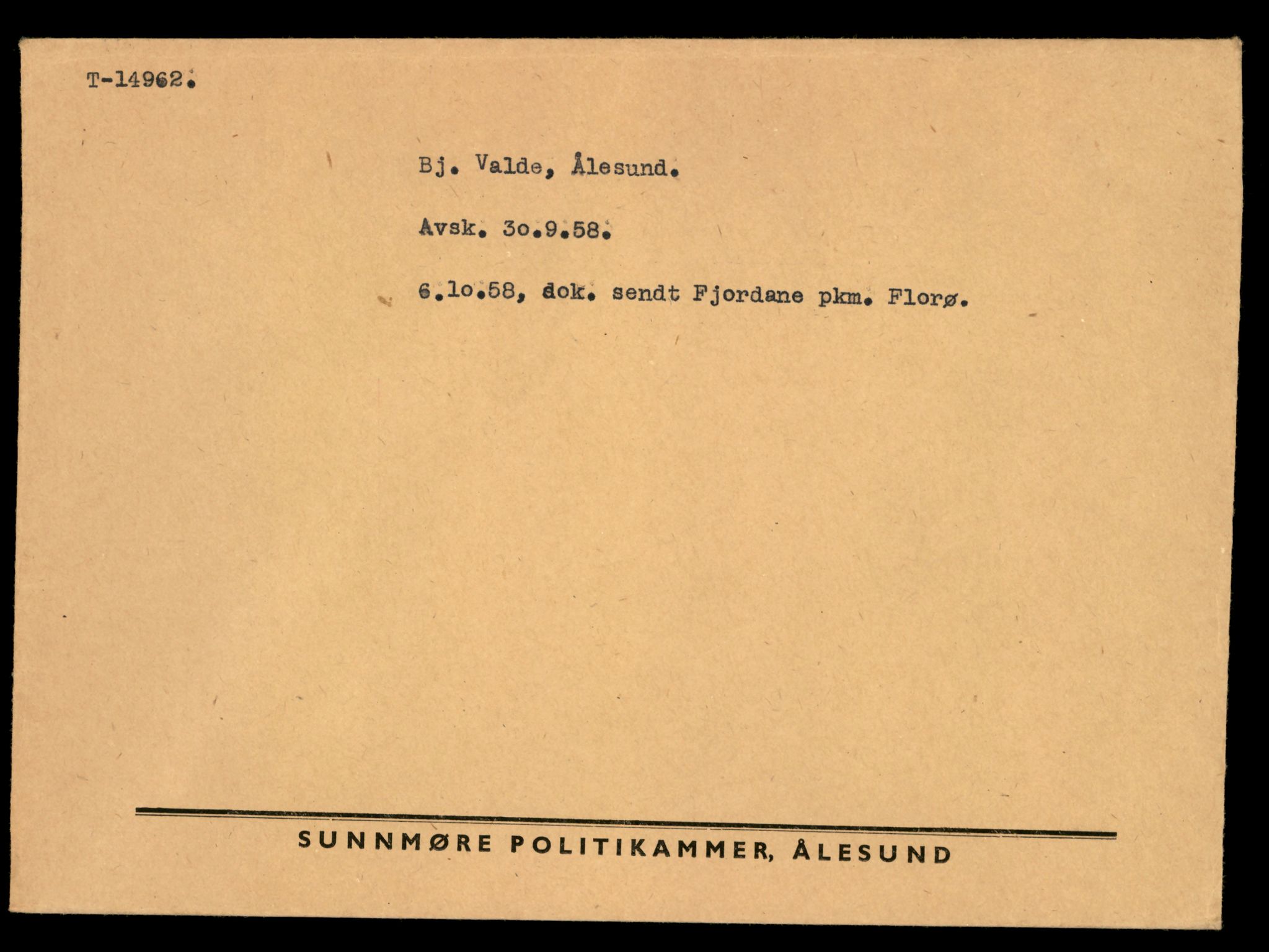 Møre og Romsdal vegkontor - Ålesund trafikkstasjon, AV/SAT-A-4099/F/Fe/L0049: Registreringskort for kjøretøy T 14864 - T 18613, 1927-1998, p. 2279