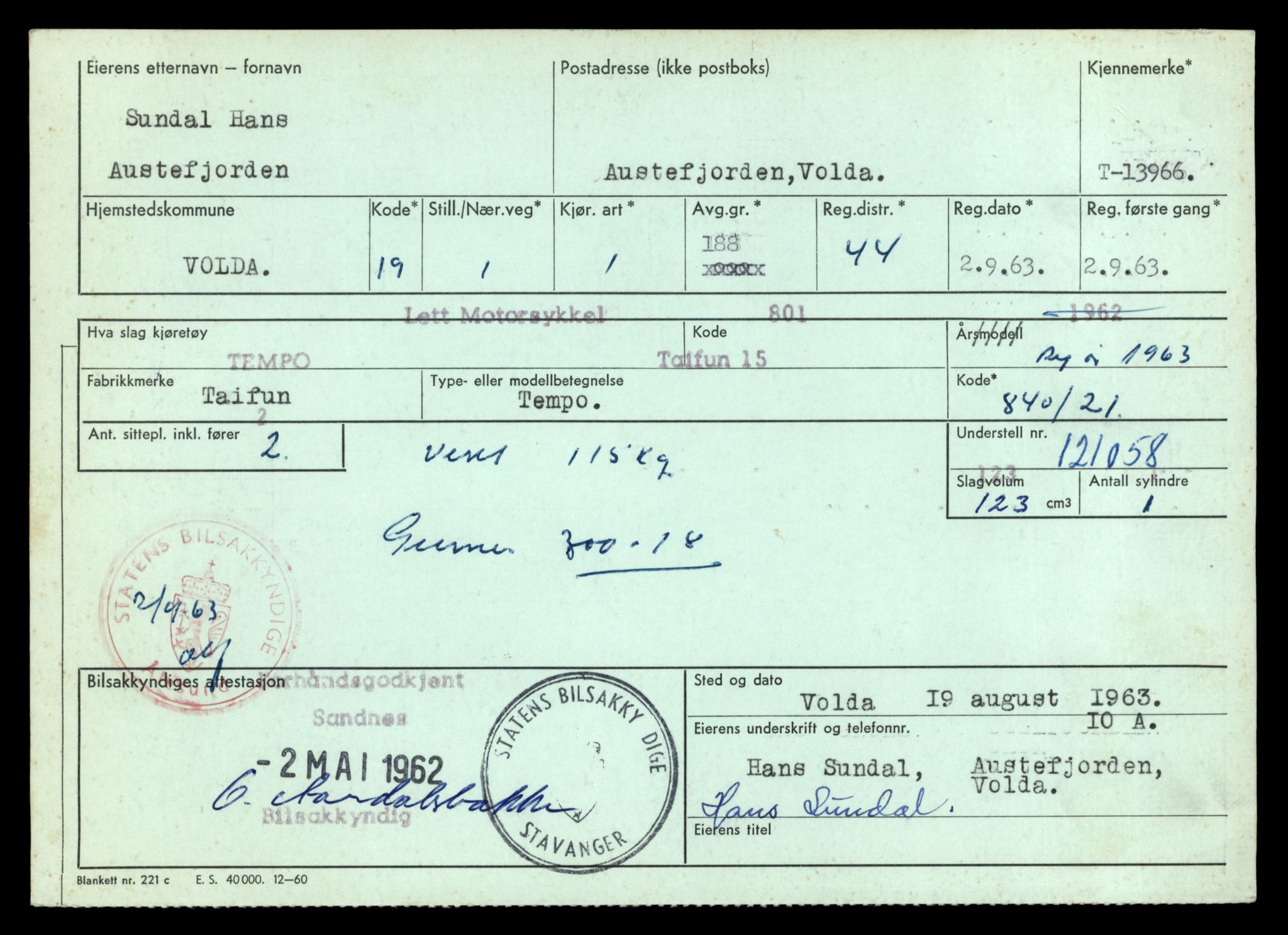 Møre og Romsdal vegkontor - Ålesund trafikkstasjon, AV/SAT-A-4099/F/Fe/L0042: Registreringskort for kjøretøy T 13906 - T 14079, 1927-1998, p. 957
