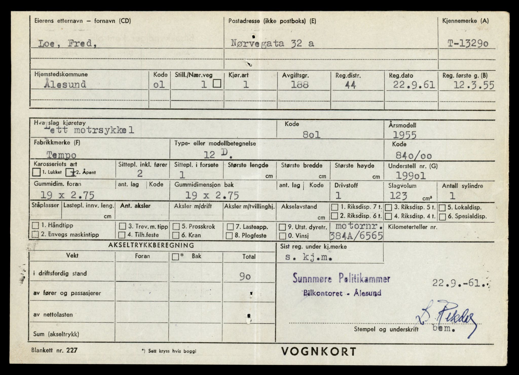 Møre og Romsdal vegkontor - Ålesund trafikkstasjon, SAT/A-4099/F/Fe/L0038: Registreringskort for kjøretøy T 13180 - T 13360, 1927-1998, p. 1895