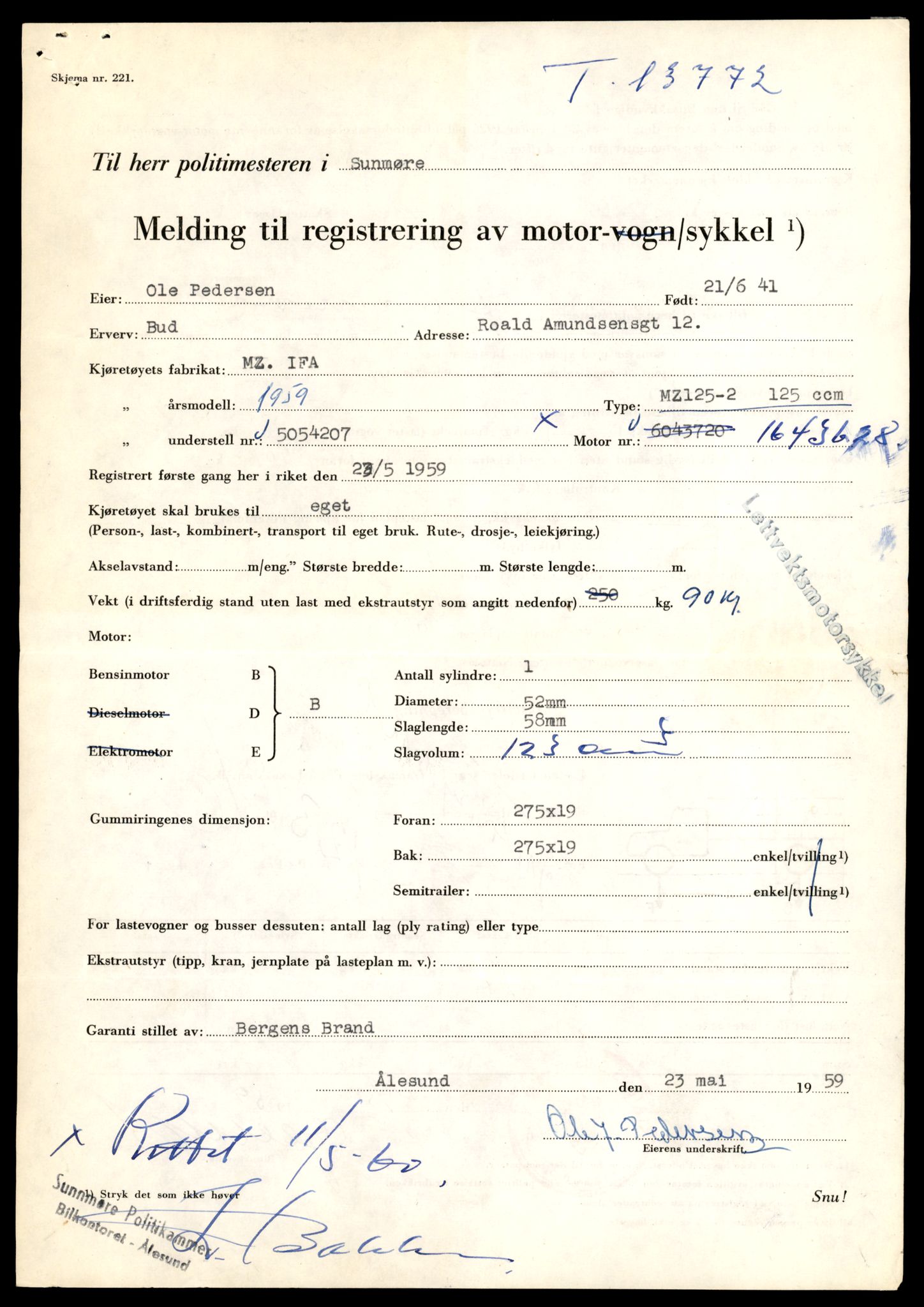 Møre og Romsdal vegkontor - Ålesund trafikkstasjon, AV/SAT-A-4099/F/Fe/L0041: Registreringskort for kjøretøy T 13710 - T 13905, 1927-1998, p. 1077