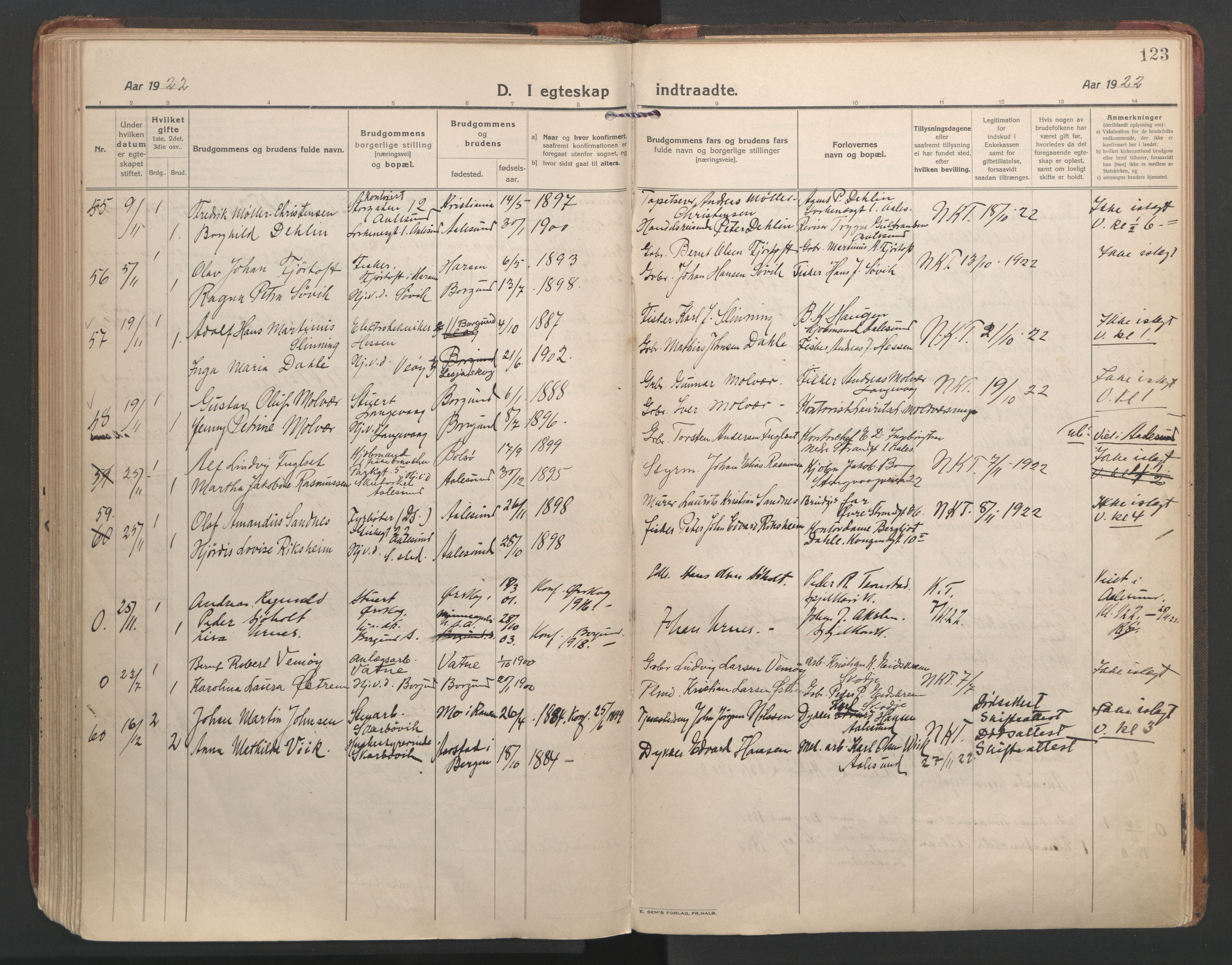 Ministerialprotokoller, klokkerbøker og fødselsregistre - Møre og Romsdal, AV/SAT-A-1454/528/L0412: Parish register (official) no. 528A21, 1920-1926, p. 123