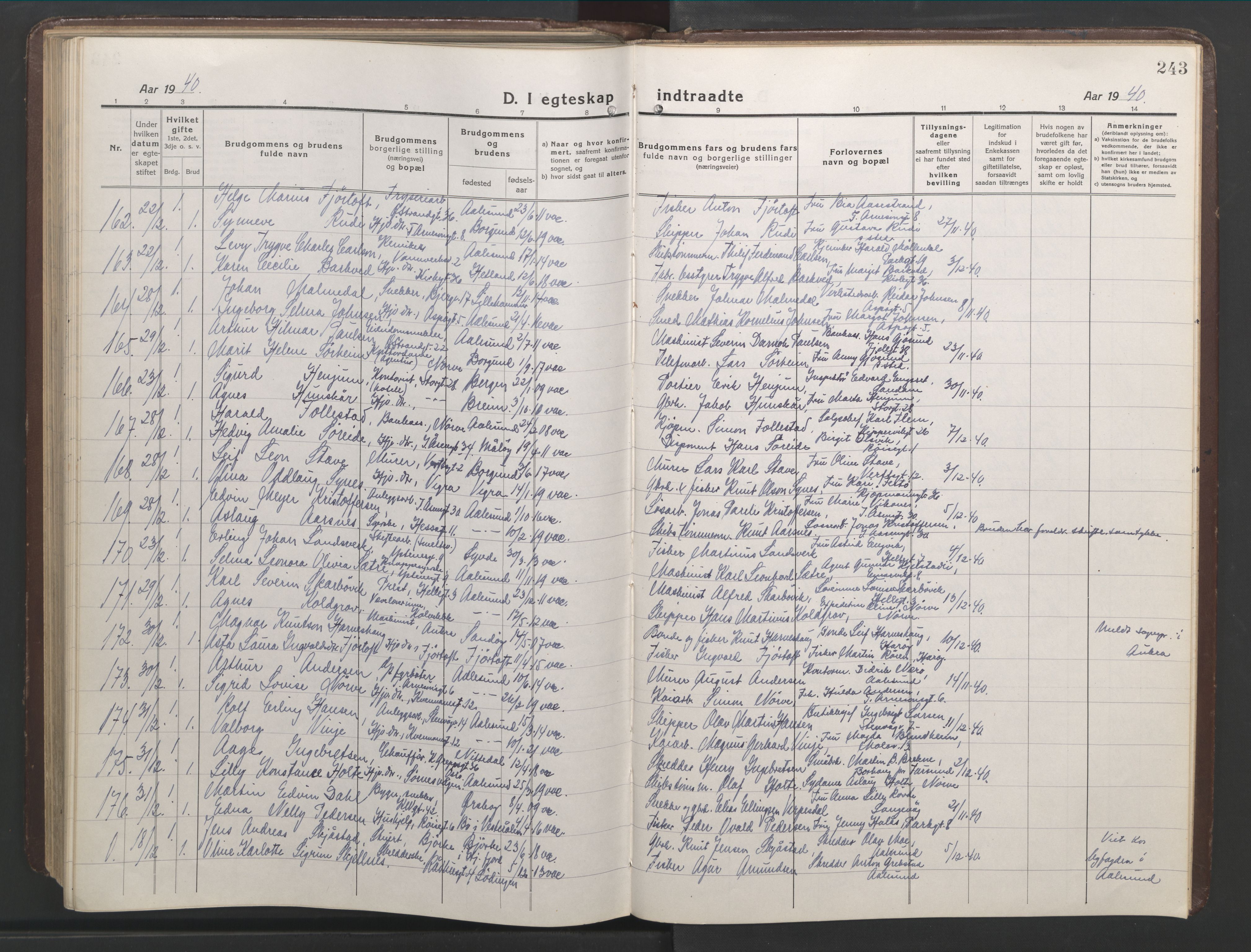 Ministerialprotokoller, klokkerbøker og fødselsregistre - Møre og Romsdal, AV/SAT-A-1454/529/L0473: Parish register (copy) no. 529C10, 1918-1941, p. 243