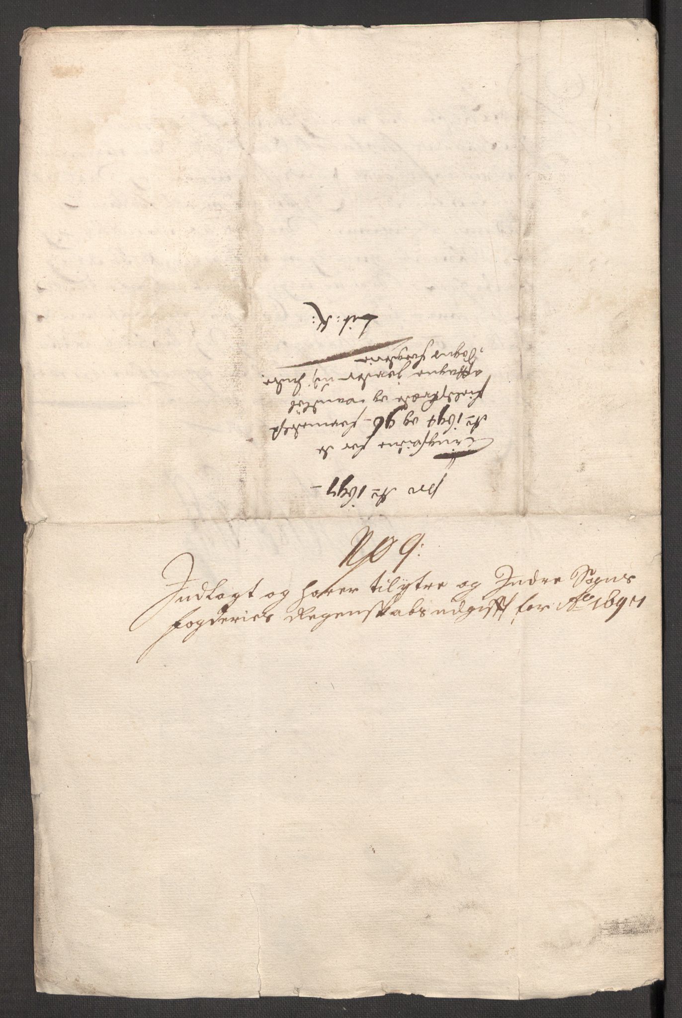 Rentekammeret inntil 1814, Reviderte regnskaper, Fogderegnskap, AV/RA-EA-4092/R52/L3309: Fogderegnskap Sogn, 1696-1697, p. 433