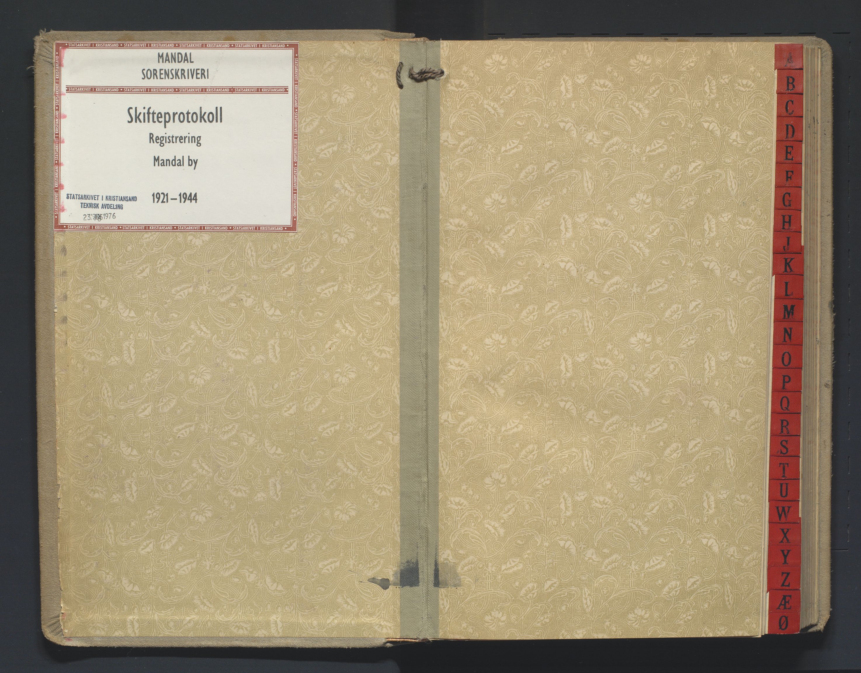 Mandal sorenskriveri, AV/SAK-1221-0005/001/H/Hc/L0067: Skifteregistreringsprotokoll nr 23 Mandal by, 1921-1944