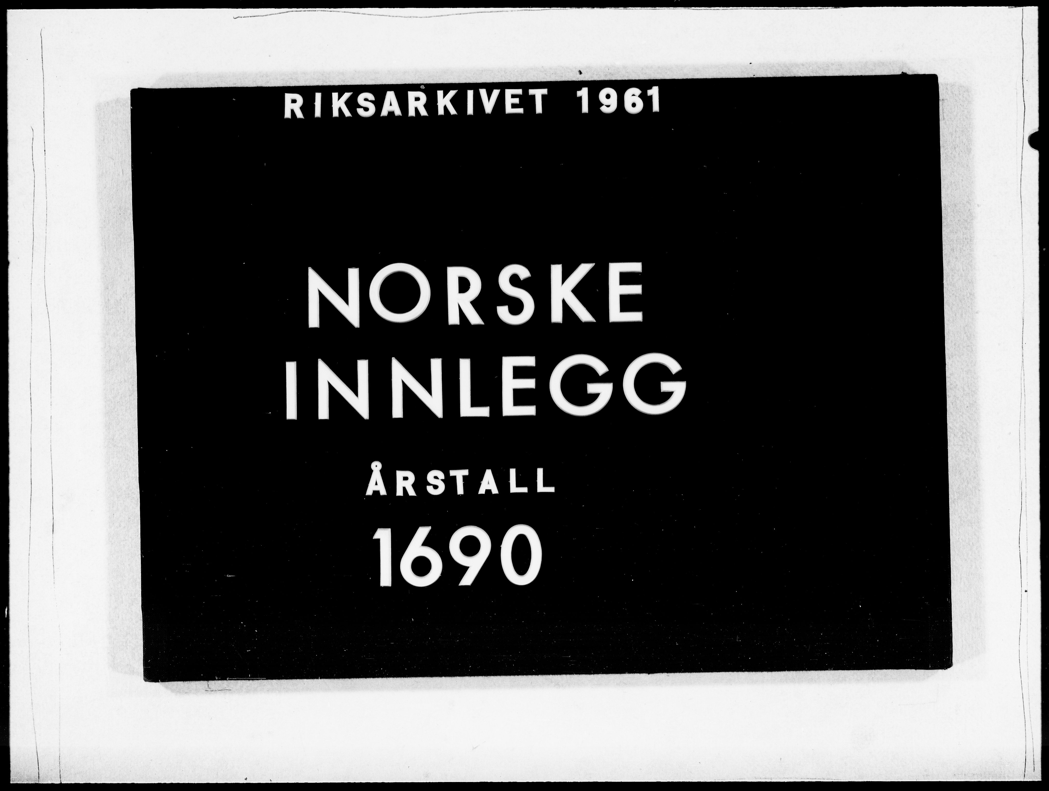 Danske Kanselli 1572-1799, AV/RA-EA-3023/F/Fc/Fcc/Fcca/L0043: Norske innlegg 1572-1799, 1689-1690, p. 237