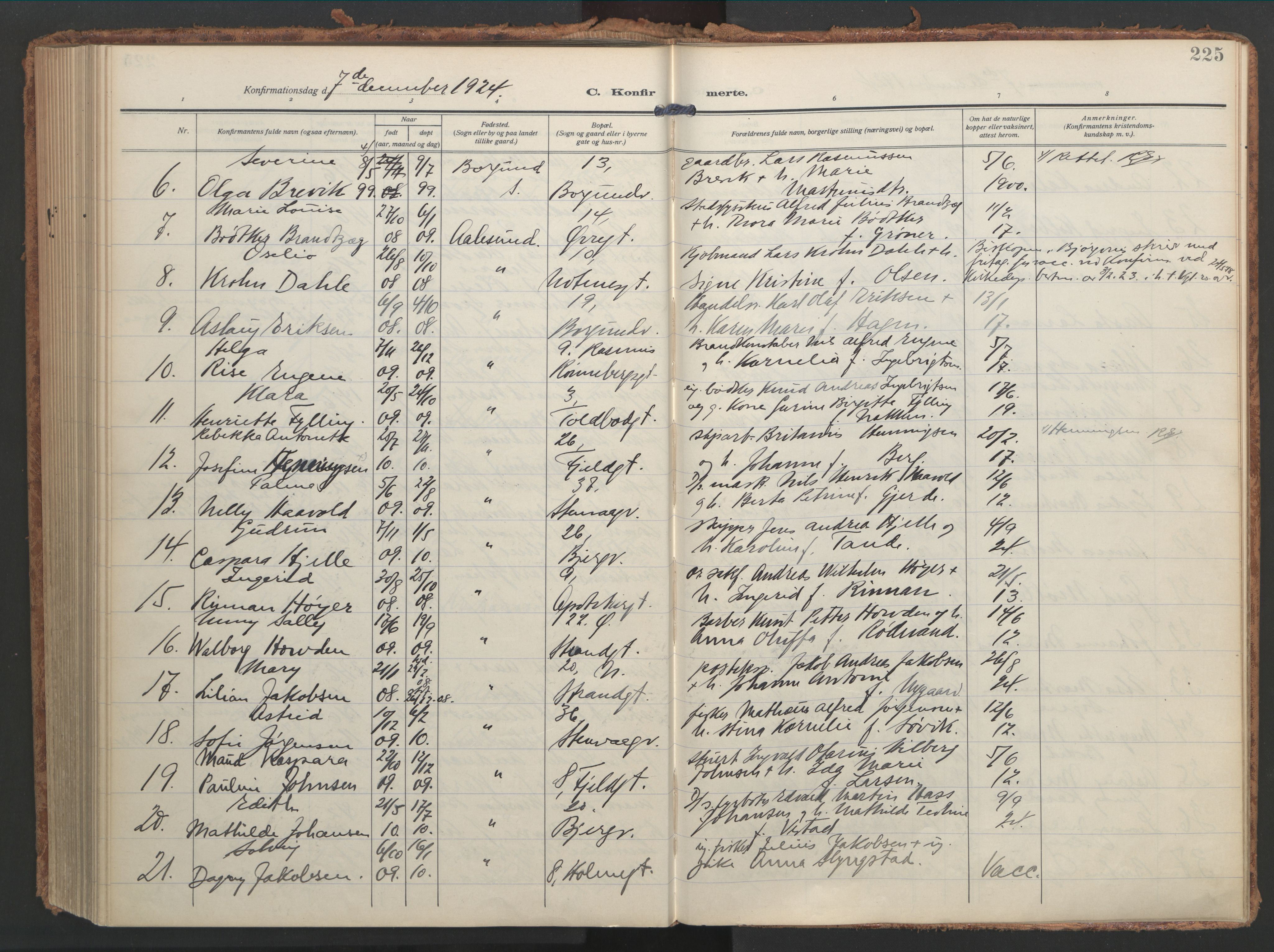 Ministerialprotokoller, klokkerbøker og fødselsregistre - Møre og Romsdal, SAT/A-1454/529/L0461: Parish register (official) no. 529A11, 1914-1925, p. 225