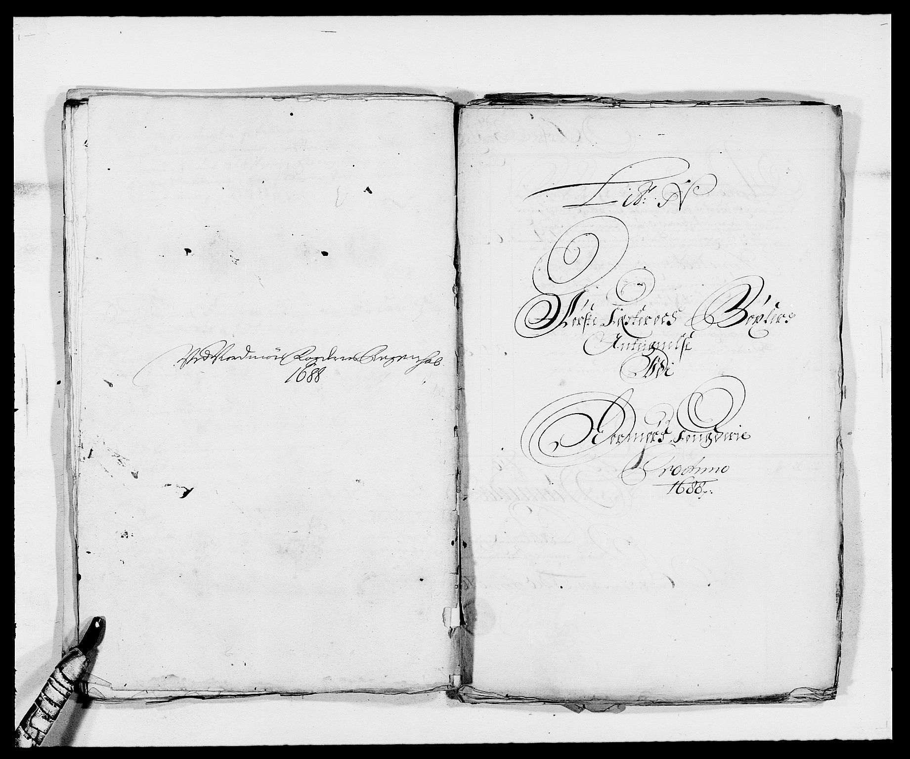 Rentekammeret inntil 1814, Reviderte regnskaper, Fogderegnskap, RA/EA-4092/R56/L3733: Fogderegnskap Nordmøre, 1687-1689, p. 313