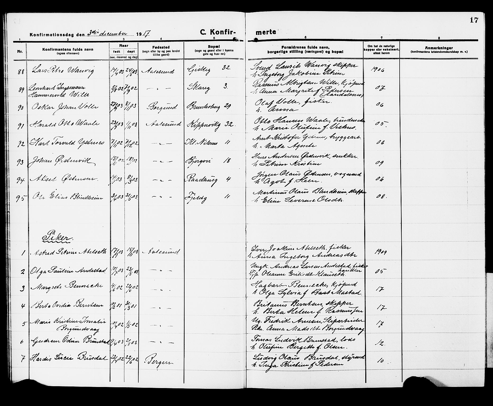 Ministerialprotokoller, klokkerbøker og fødselsregistre - Møre og Romsdal, AV/SAT-A-1454/529/L0472: Parish register (copy) no. 529C09, 1917-1929, p. 17