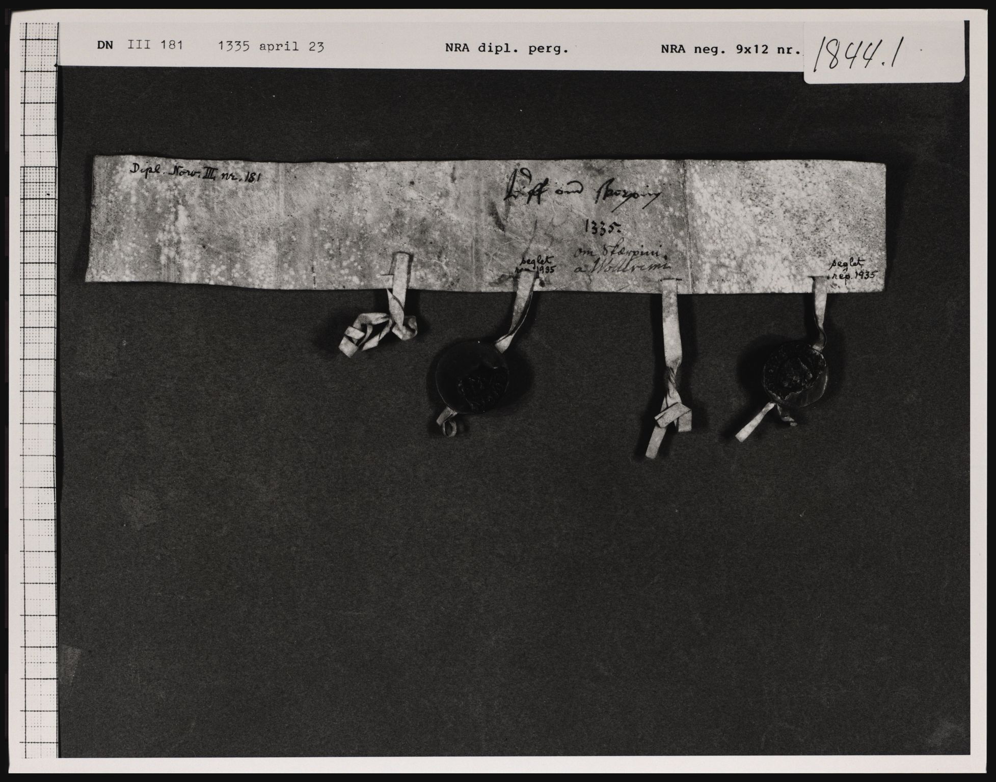 Riksarkivets diplomsamling, AV/RA-EA-5965/F01/F01a/L0035: Dokumenter, 1335, p. 2