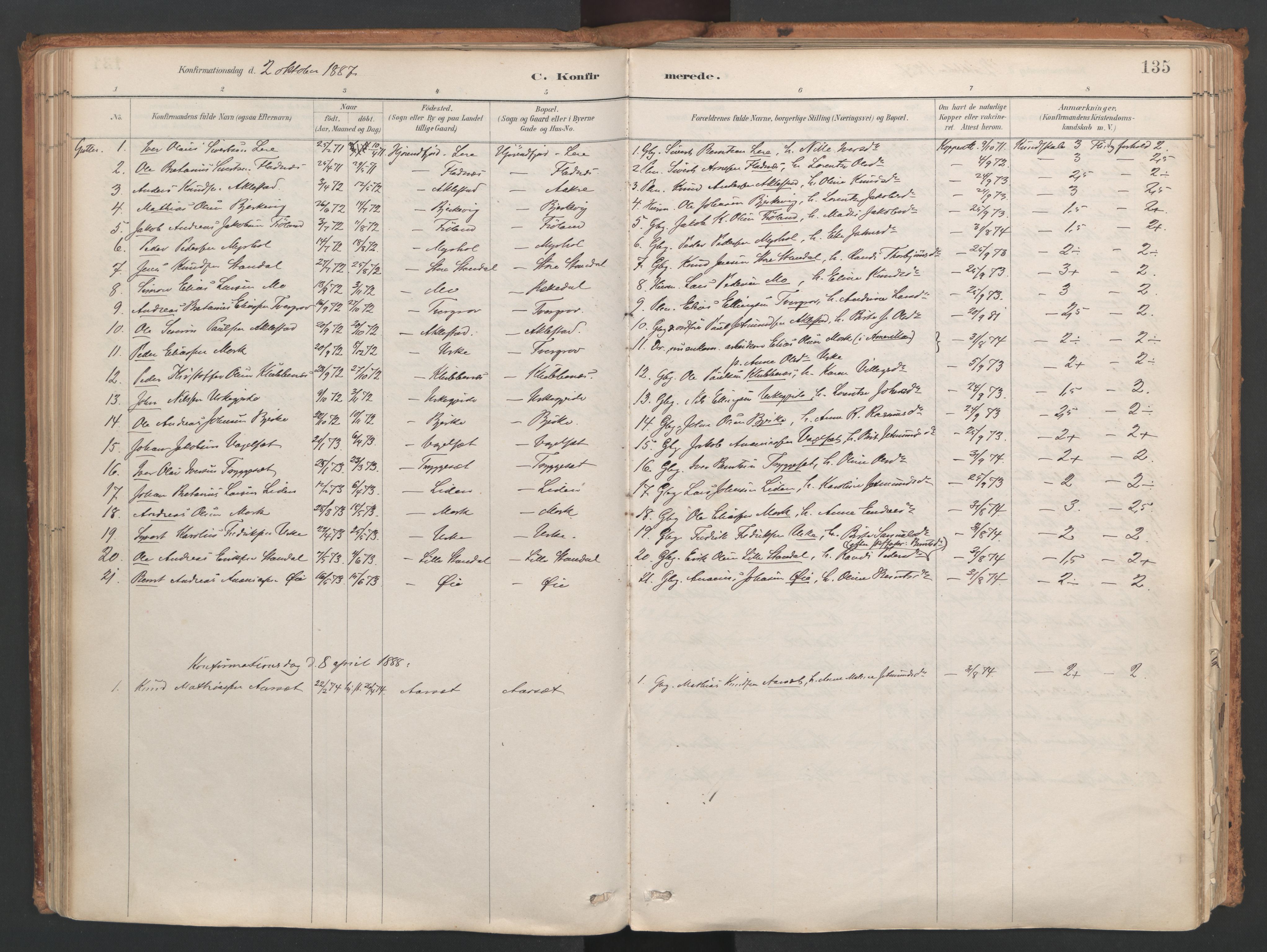 Ministerialprotokoller, klokkerbøker og fødselsregistre - Møre og Romsdal, SAT/A-1454/515/L0211: Parish register (official) no. 515A07, 1886-1910, p. 135