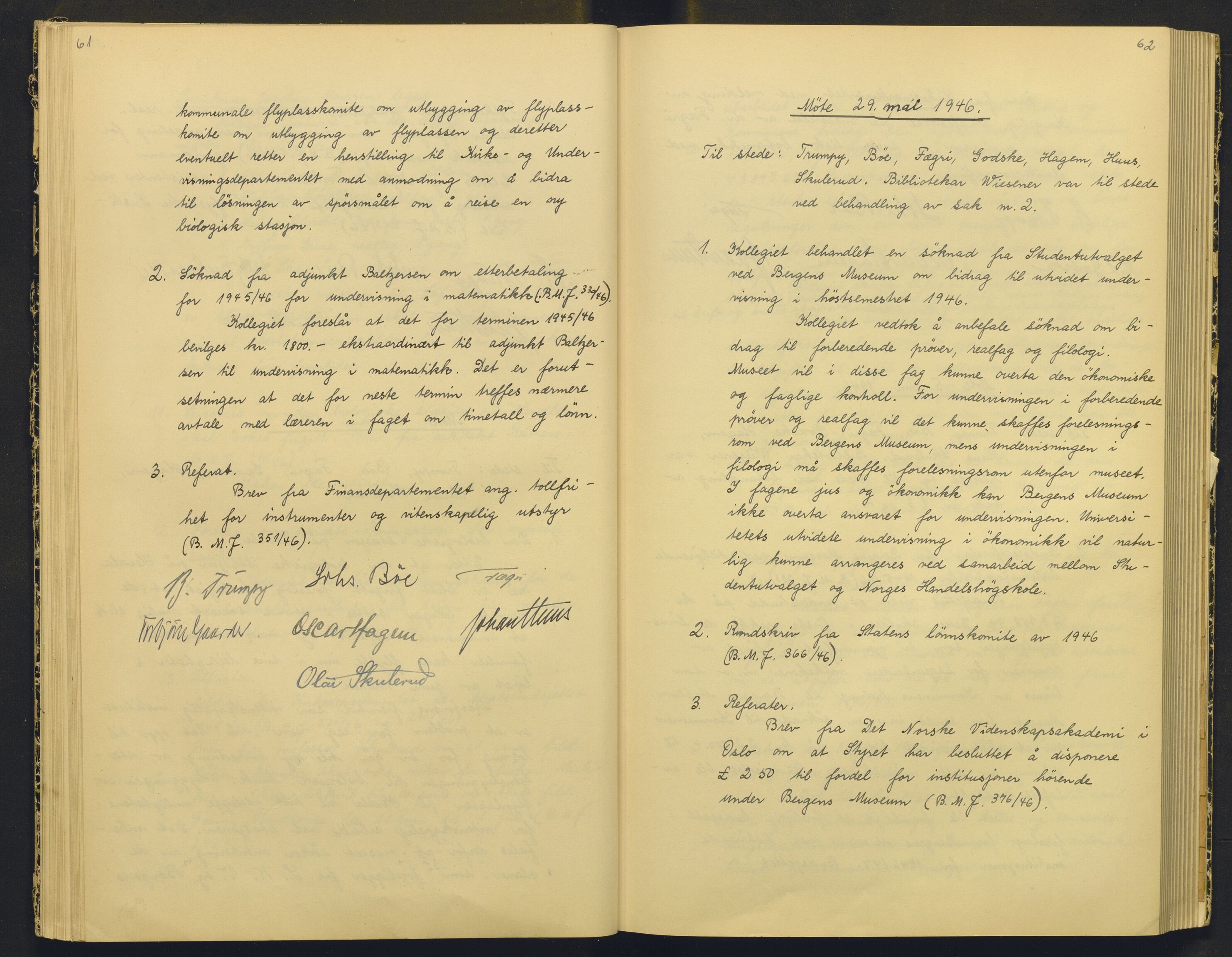 Bergens Museum, AV/SAB-A-17301/18/A/L0004: Professorkollegiets møtebok med register , 1945-1949, p. 61-62
