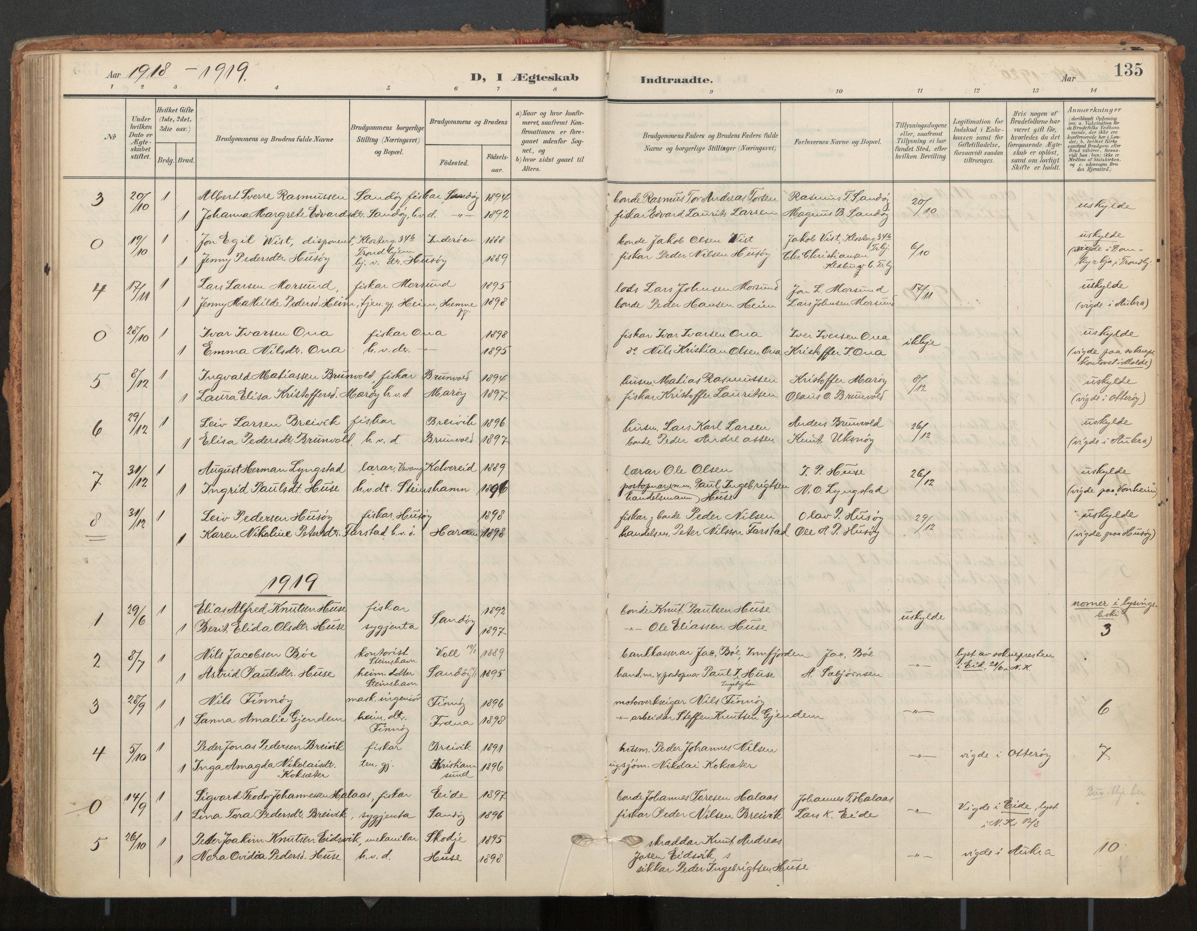 Ministerialprotokoller, klokkerbøker og fødselsregistre - Møre og Romsdal, AV/SAT-A-1454/561/L0730: Parish register (official) no. 561A04, 1901-1929, p. 135