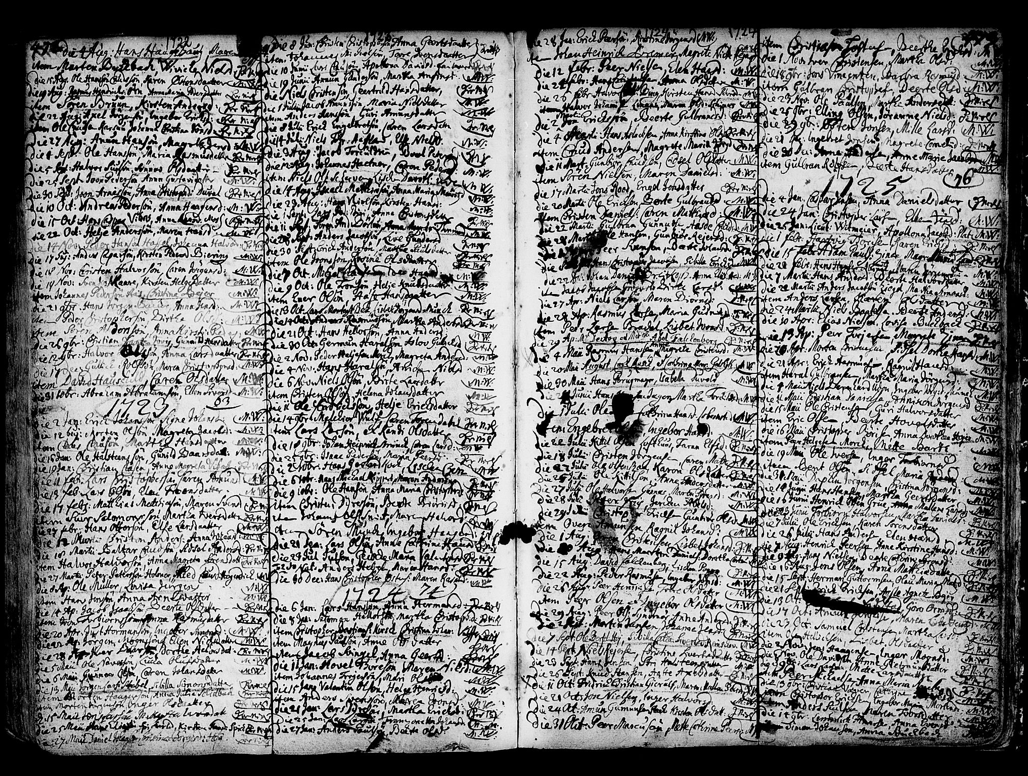 Kongsberg kirkebøker, AV/SAKO-A-22/F/Fa/L0002: Parish register (official) no. I 2, 1721-1743, p. 472-473