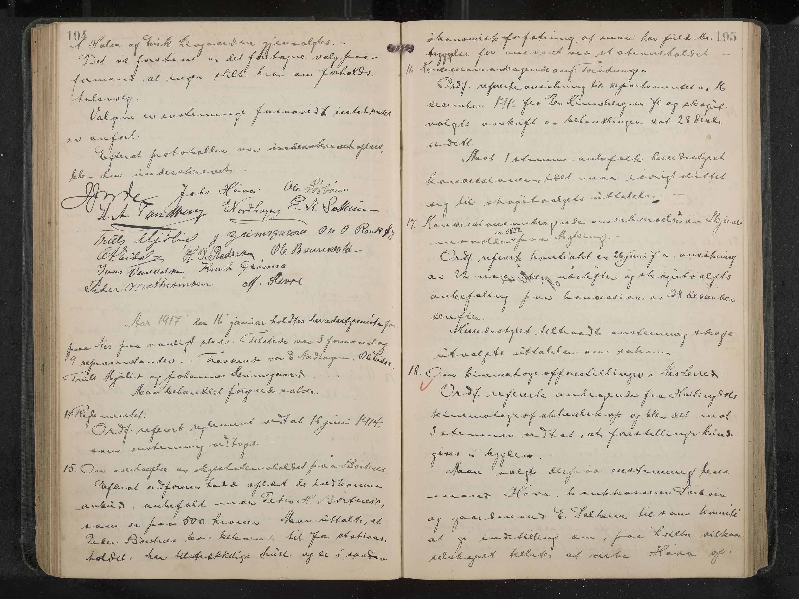 Nes formannskap og sentraladministrasjon, IKAK/0616021-1/A/Aa/L0005: Møtebok med register, 1914-1919, p. 194-195