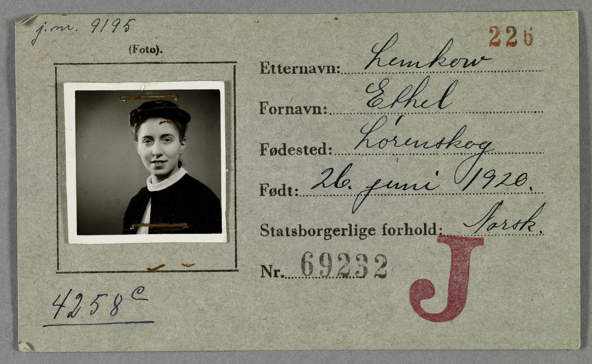 Sosialdepartementet, Våre Falne, RA/S-1708/E/Ee/L0021A: Fotografier av jøder på legitimasjonskort (1941-42), 1941-1942, p. 229
