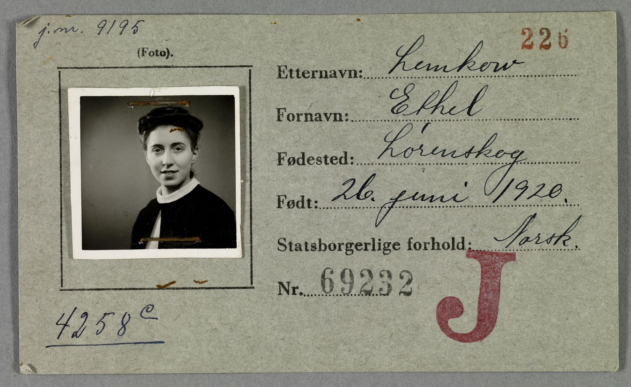 Sosialdepartementet, Våre Falne, AV/RA-S-1708/E/Ee/L0021A: Fotografier av jøder på legitimasjonskort (1941-42), 1941-1942, p. 229