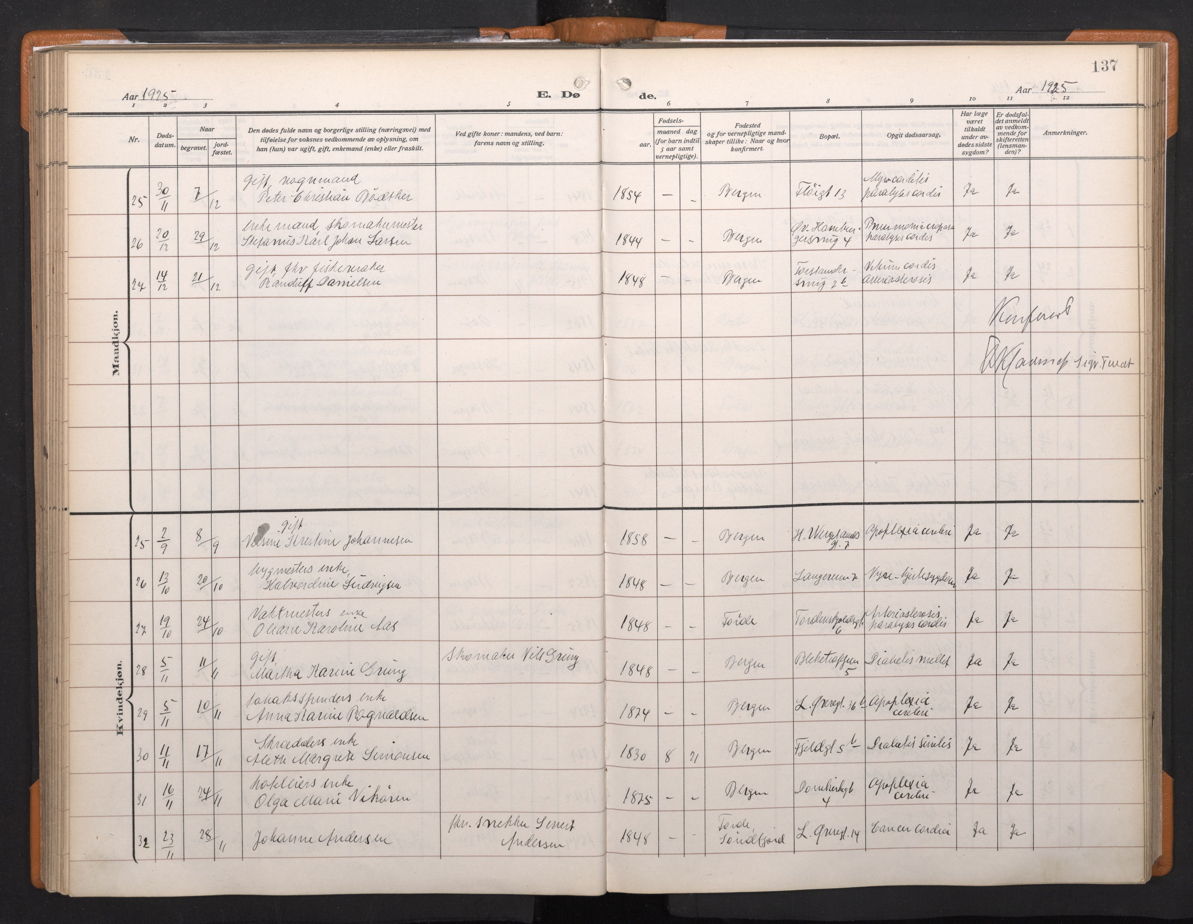 Korskirken sokneprestembete, AV/SAB-A-76101/H/Haa/L0048: Parish register (official) no. E 6, 1910-1960, p. 136b-137a