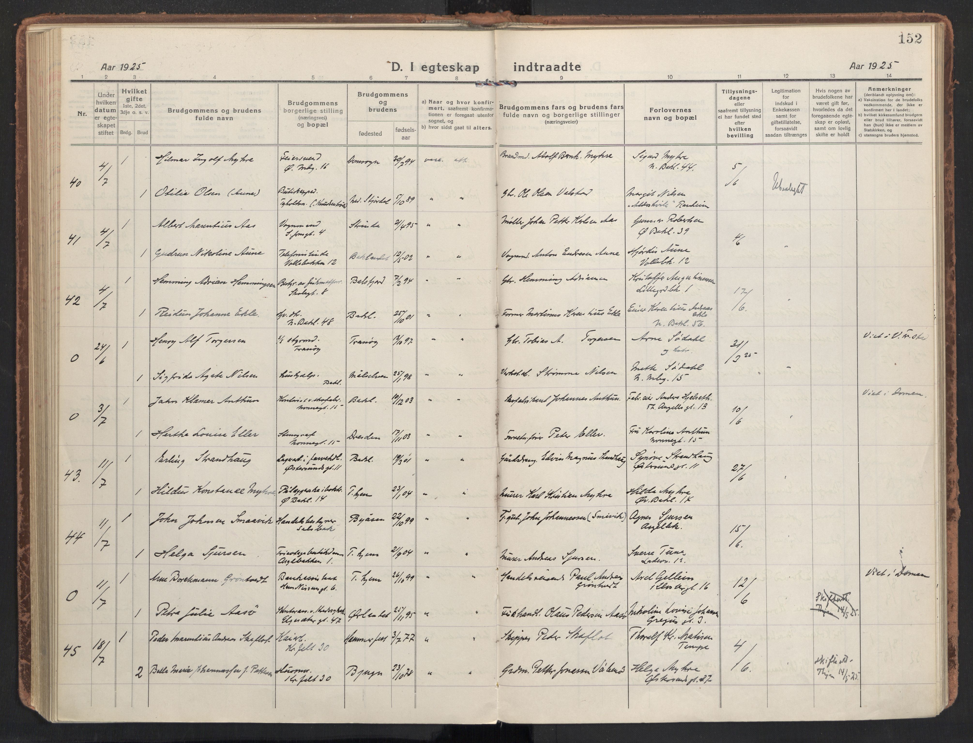 Ministerialprotokoller, klokkerbøker og fødselsregistre - Sør-Trøndelag, AV/SAT-A-1456/604/L0206: Parish register (official) no. 604A26, 1917-1931, p. 152