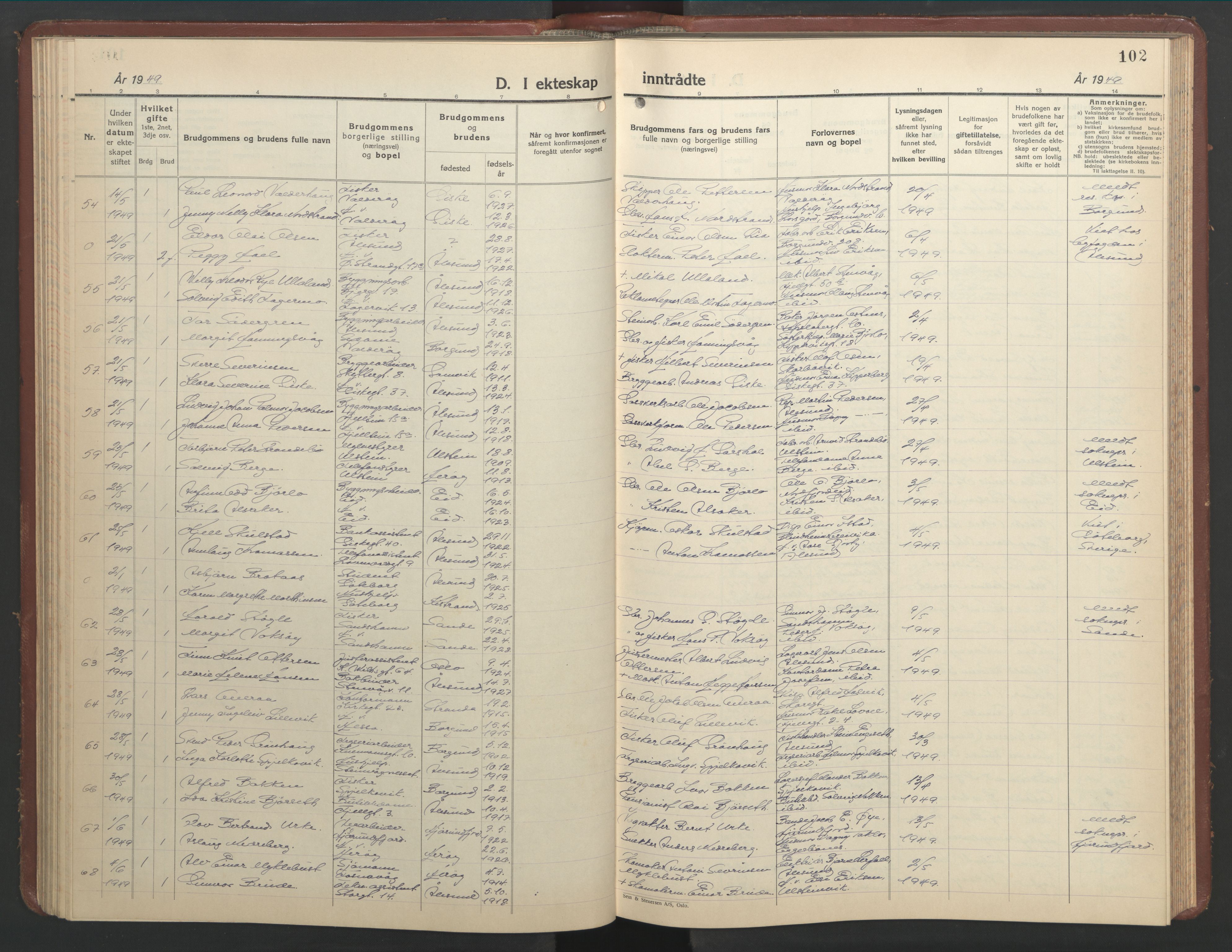 Ministerialprotokoller, klokkerbøker og fødselsregistre - Møre og Romsdal, AV/SAT-A-1454/529/L0479: Parish register (copy) no. 529C16, 1941-1950, p. 102