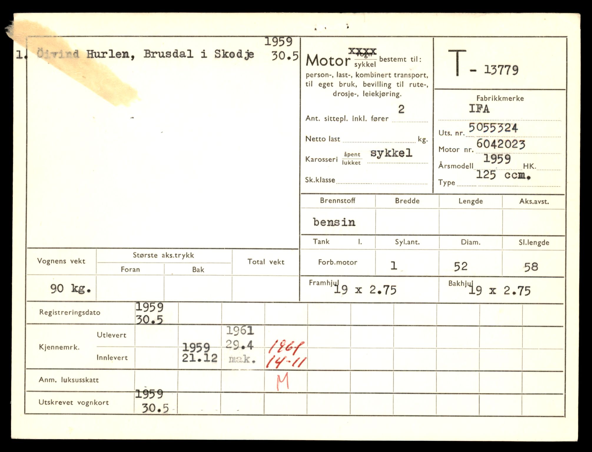 Møre og Romsdal vegkontor - Ålesund trafikkstasjon, AV/SAT-A-4099/F/Fe/L0041: Registreringskort for kjøretøy T 13710 - T 13905, 1927-1998, p. 1173