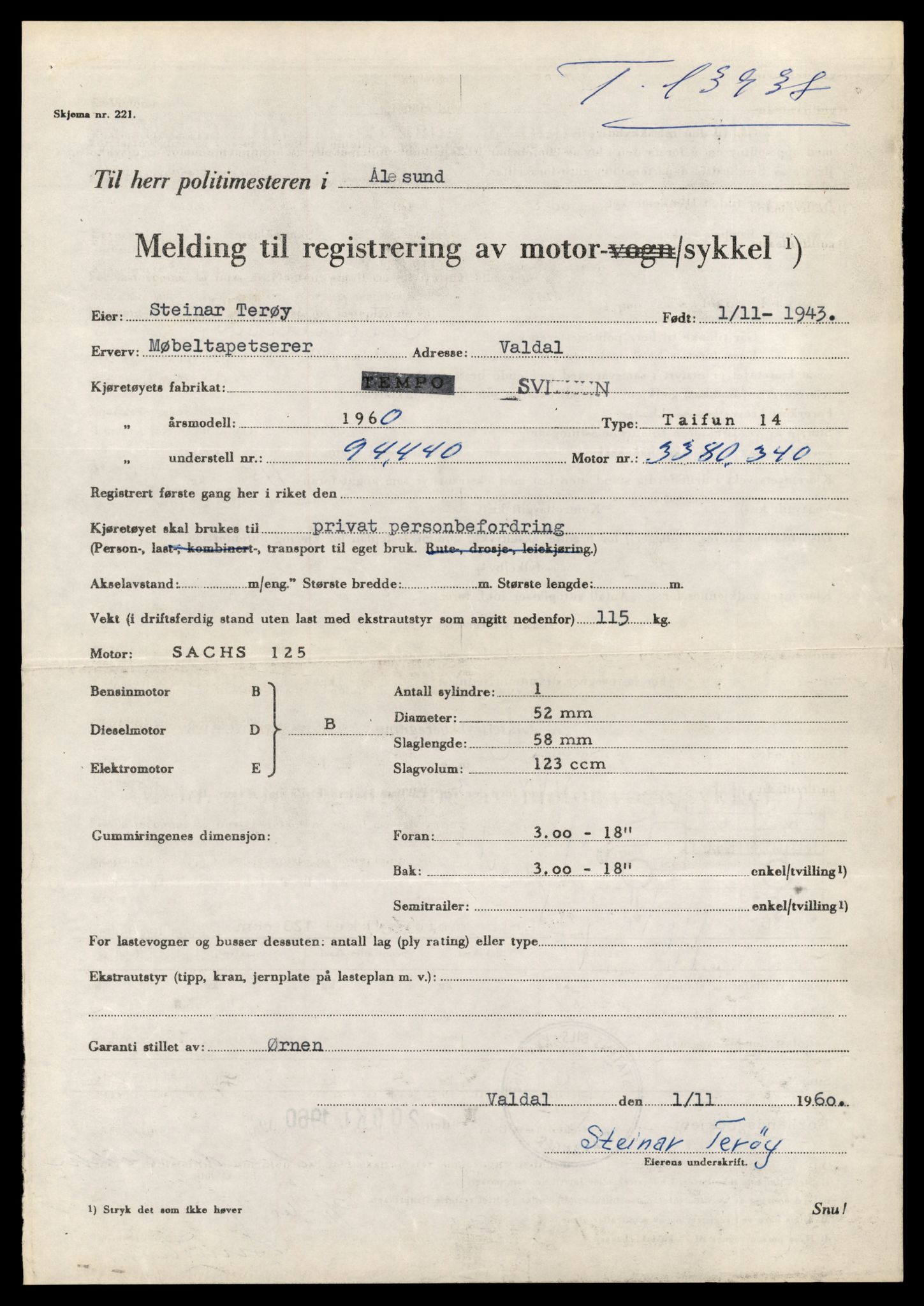 Møre og Romsdal vegkontor - Ålesund trafikkstasjon, AV/SAT-A-4099/F/Fe/L0042: Registreringskort for kjøretøy T 13906 - T 14079, 1927-1998, p. 560