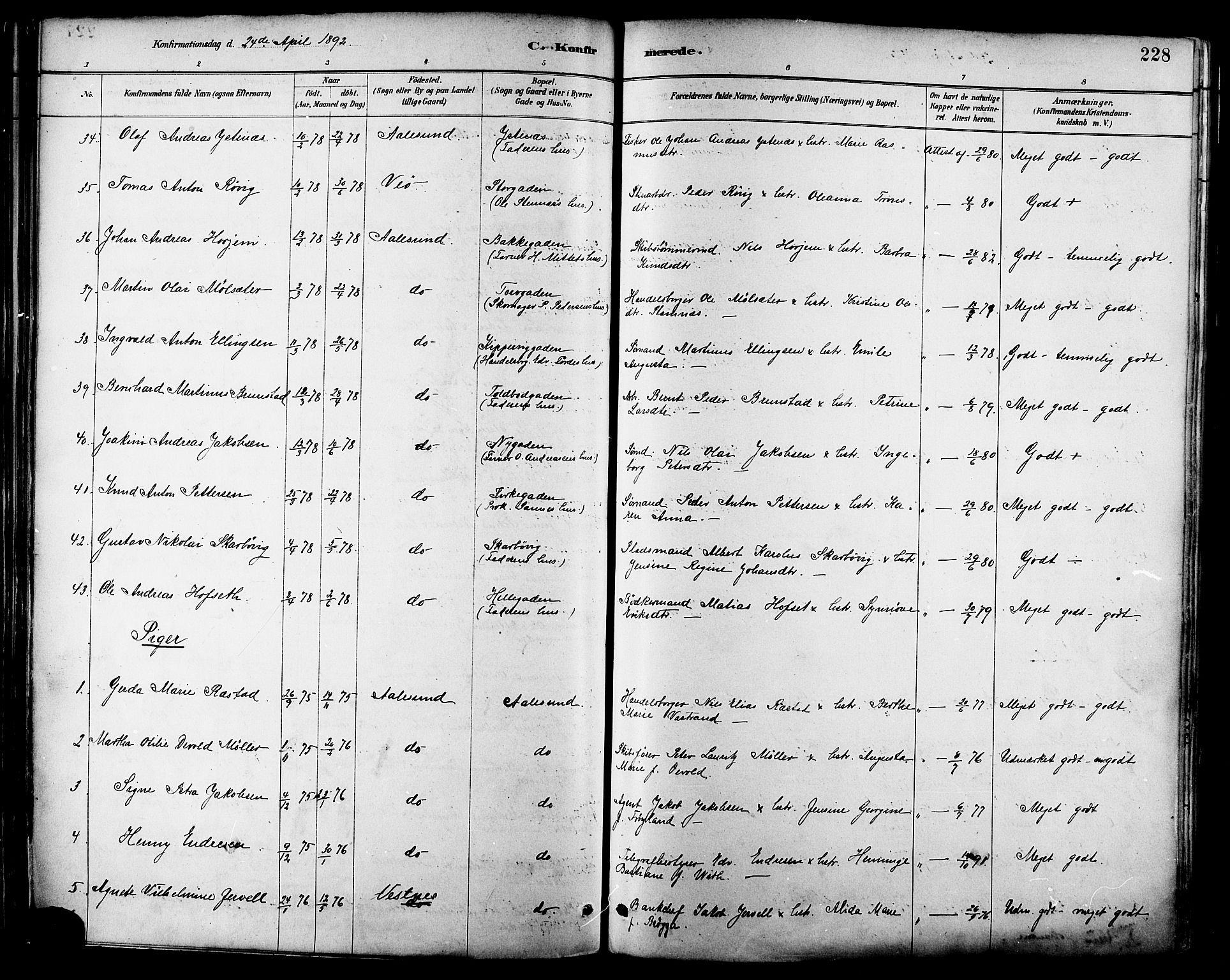 Ministerialprotokoller, klokkerbøker og fødselsregistre - Møre og Romsdal, SAT/A-1454/529/L0455: Parish register (official) no. 529A05, 1885-1893, p. 228