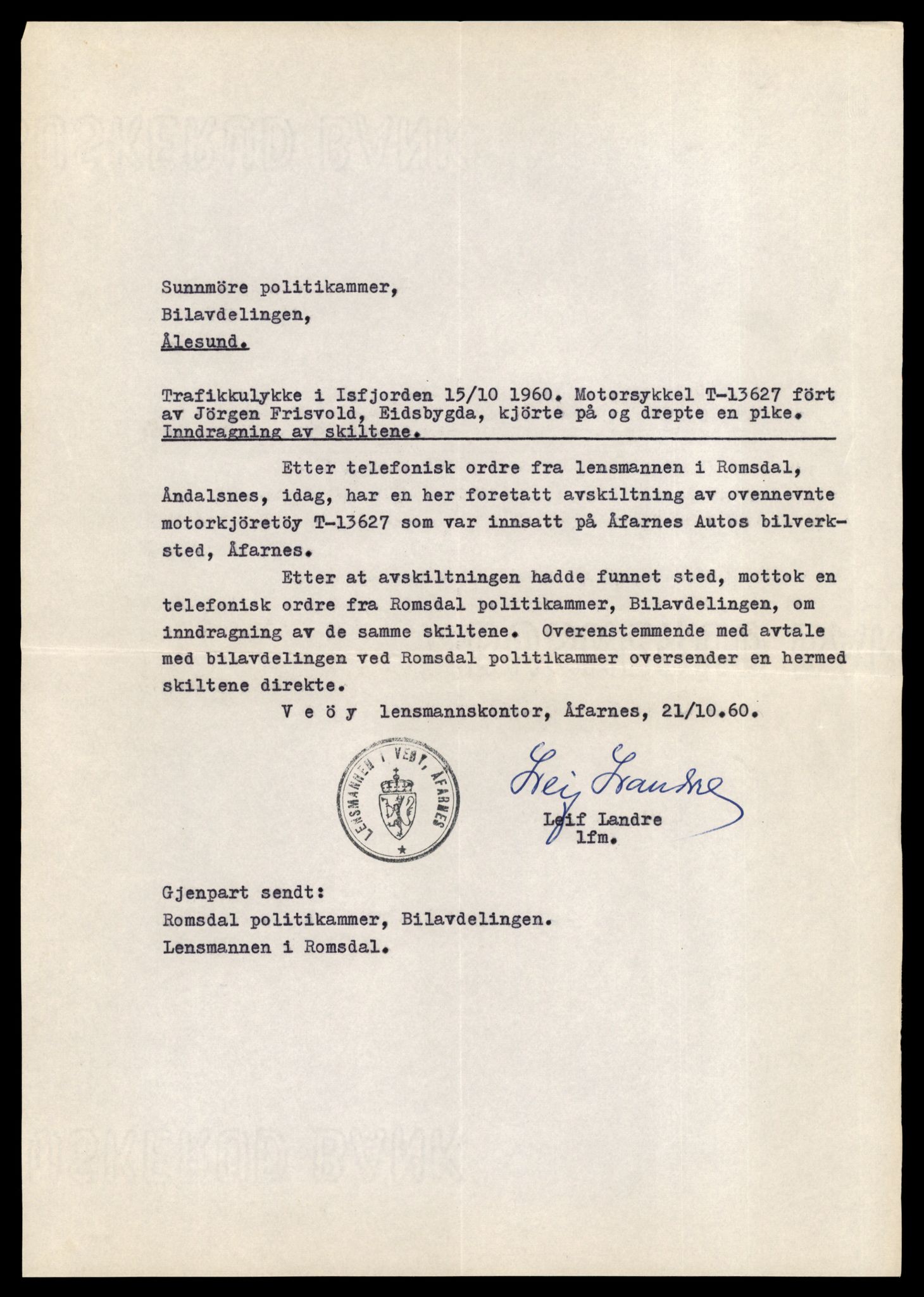 Møre og Romsdal vegkontor - Ålesund trafikkstasjon, AV/SAT-A-4099/F/Fe/L0040: Registreringskort for kjøretøy T 13531 - T 13709, 1927-1998, p. 1705