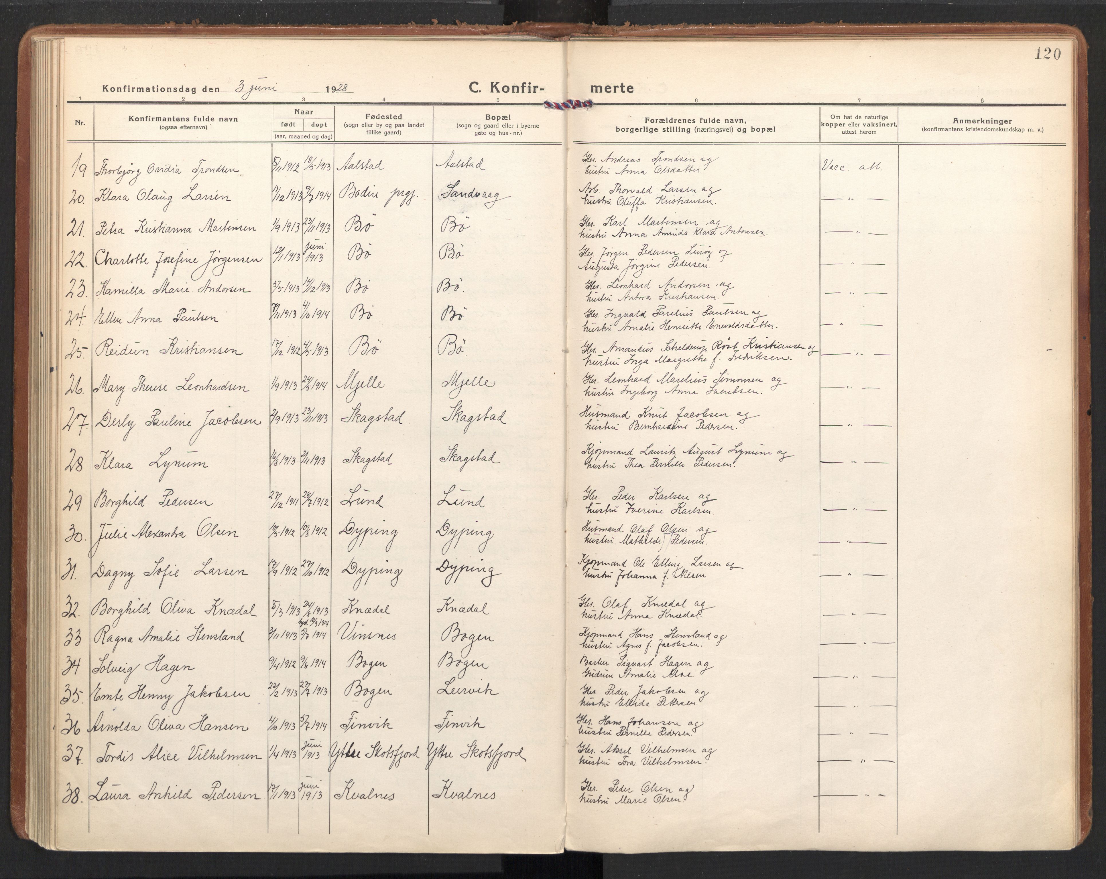 Ministerialprotokoller, klokkerbøker og fødselsregistre - Nordland, AV/SAT-A-1459/855/L0810: Parish register (official) no. 855A17, 1921-1939, p. 120