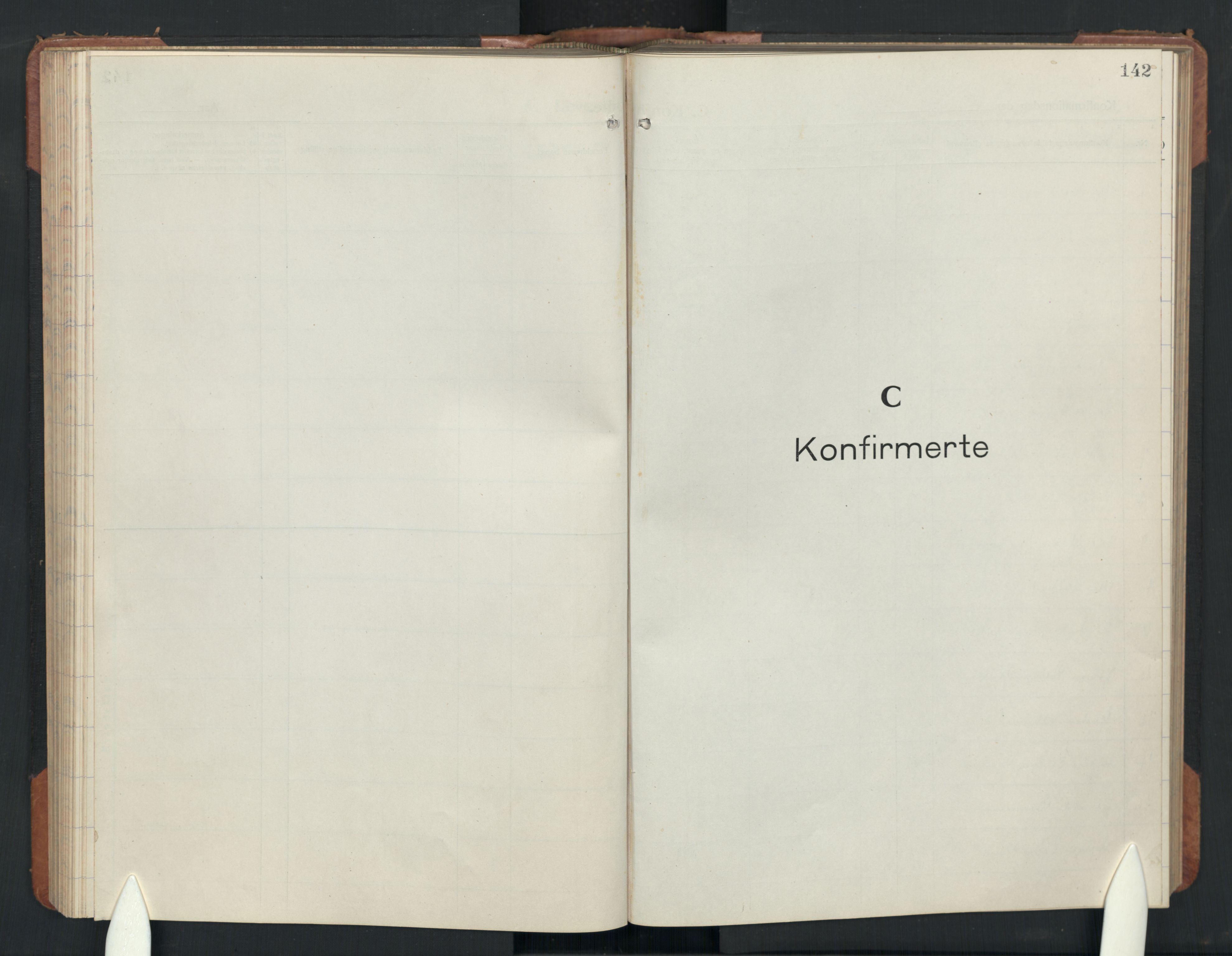 Rygge prestekontor Kirkebøker, AV/SAO-A-10084b/G/Ga/L0004: Parish register (copy) no. 4, 1922-1953, p. 142