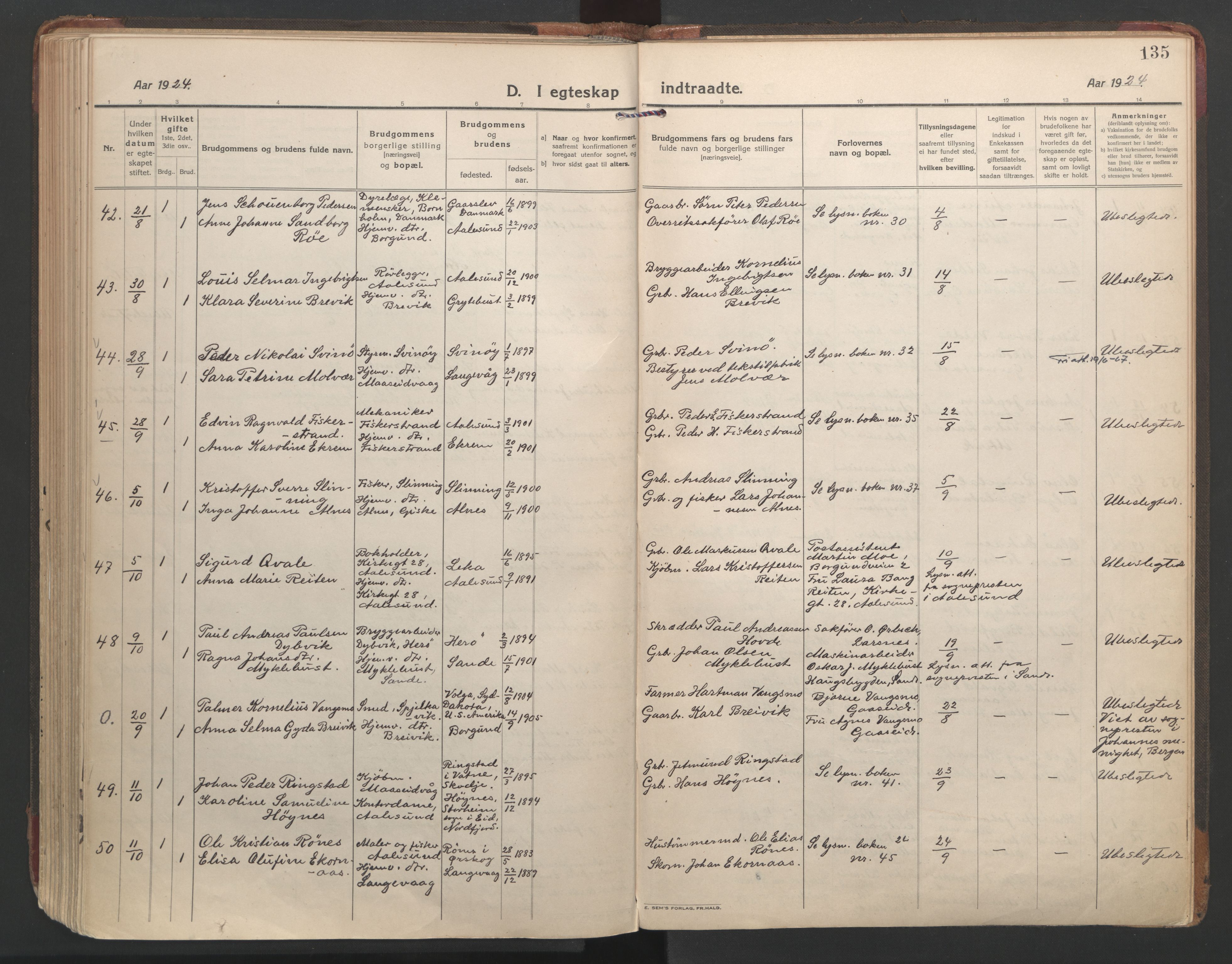 Ministerialprotokoller, klokkerbøker og fødselsregistre - Møre og Romsdal, AV/SAT-A-1454/528/L0412: Parish register (official) no. 528A21, 1920-1926, p. 135