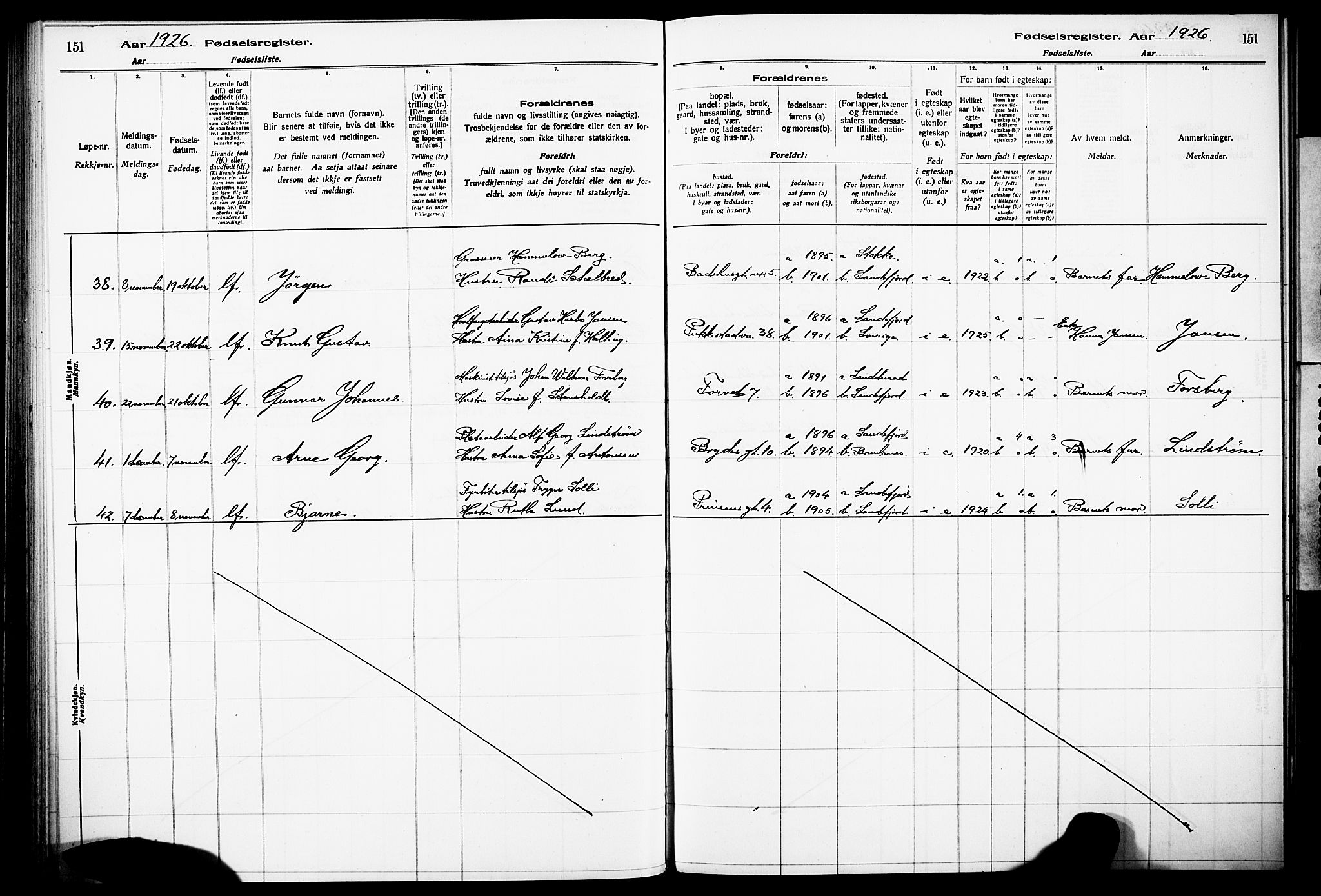 Sandefjord kirkebøker, AV/SAKO-A-315/J/Ja/L0001: Birth register no. 1, 1916-1932, p. 151