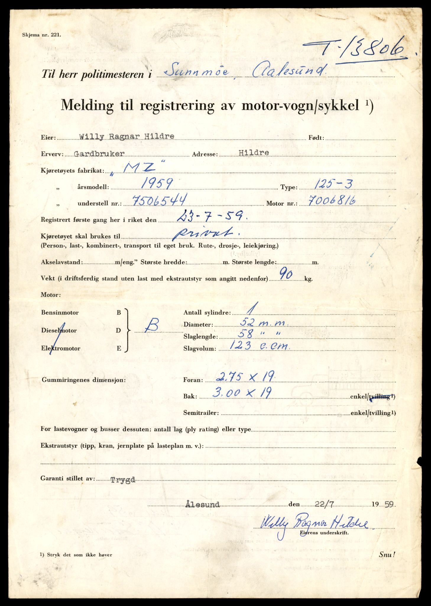 Møre og Romsdal vegkontor - Ålesund trafikkstasjon, AV/SAT-A-4099/F/Fe/L0041: Registreringskort for kjøretøy T 13710 - T 13905, 1927-1998, p. 1697